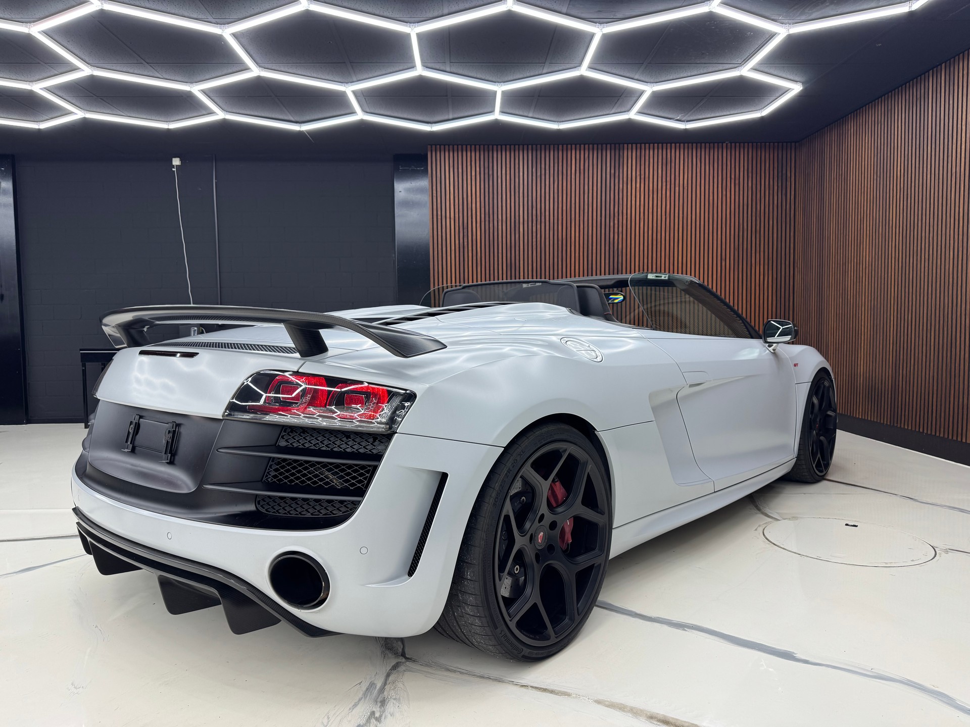 AUDI R8 Quattro GT Spyder-image-7