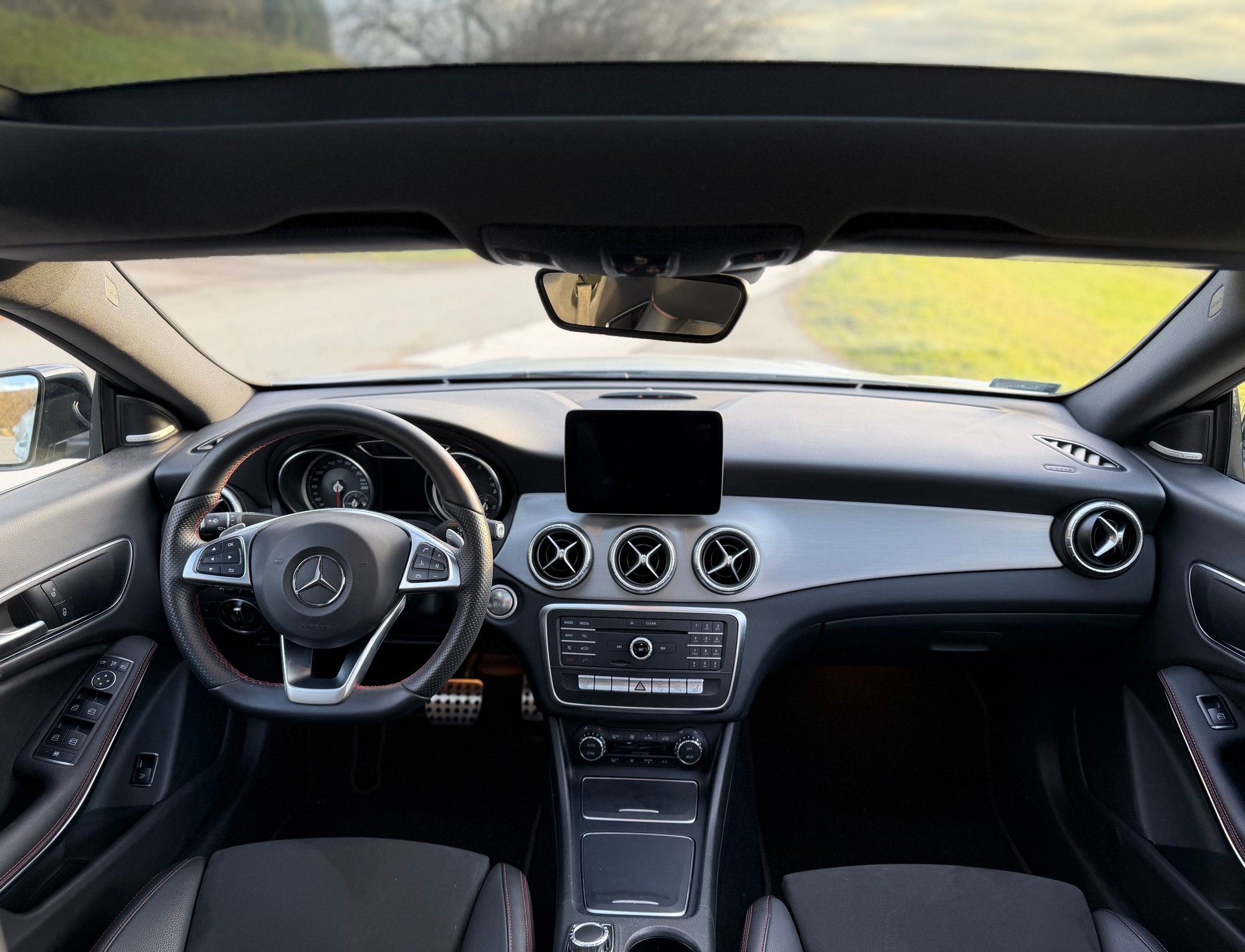 MERCEDES-BENZ CLA 220 AMG line 4Matic 7G-DCT-image-9