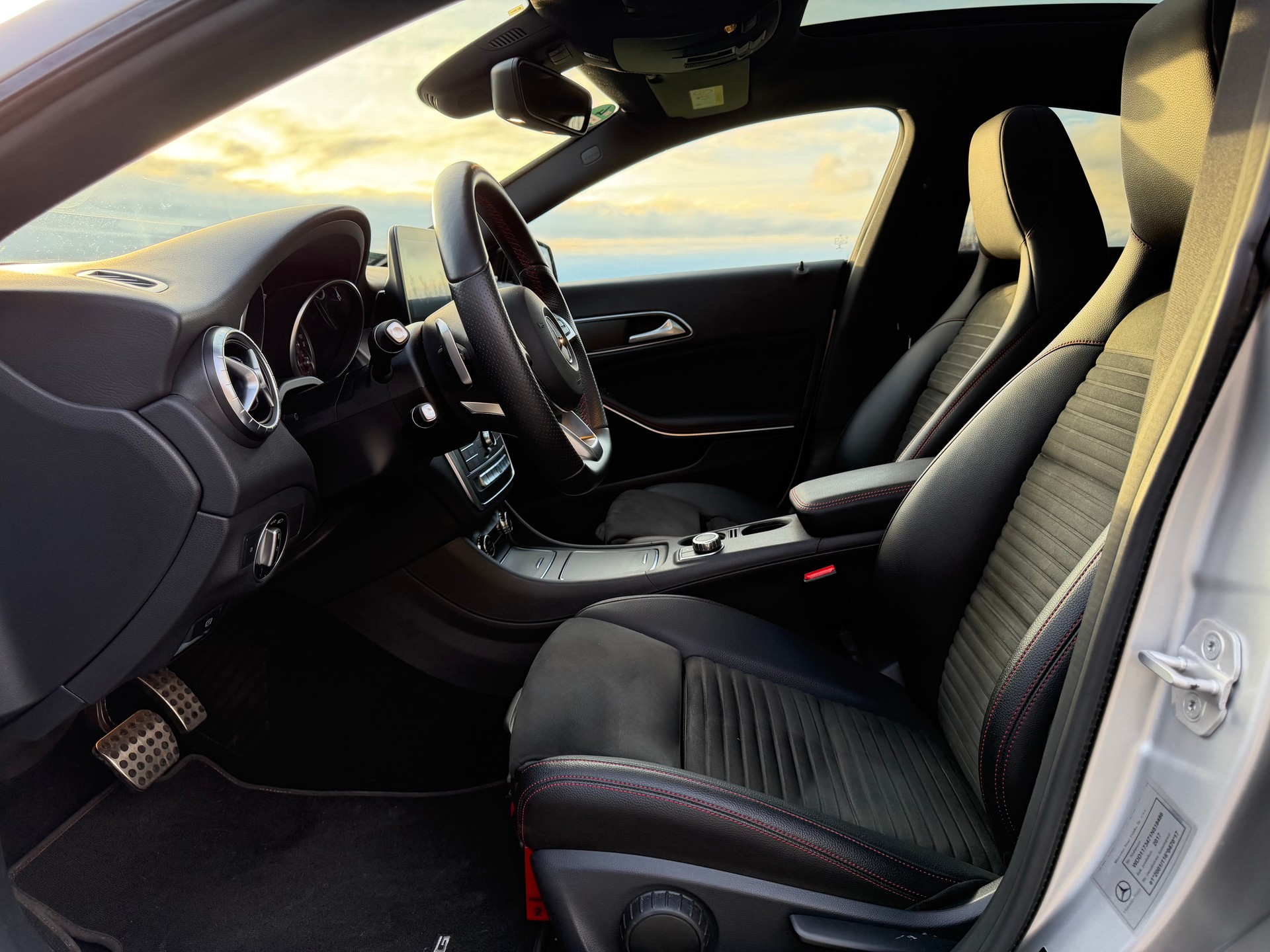 MERCEDES-BENZ CLA 220 AMG line 4Matic 7G-DCT-image-6