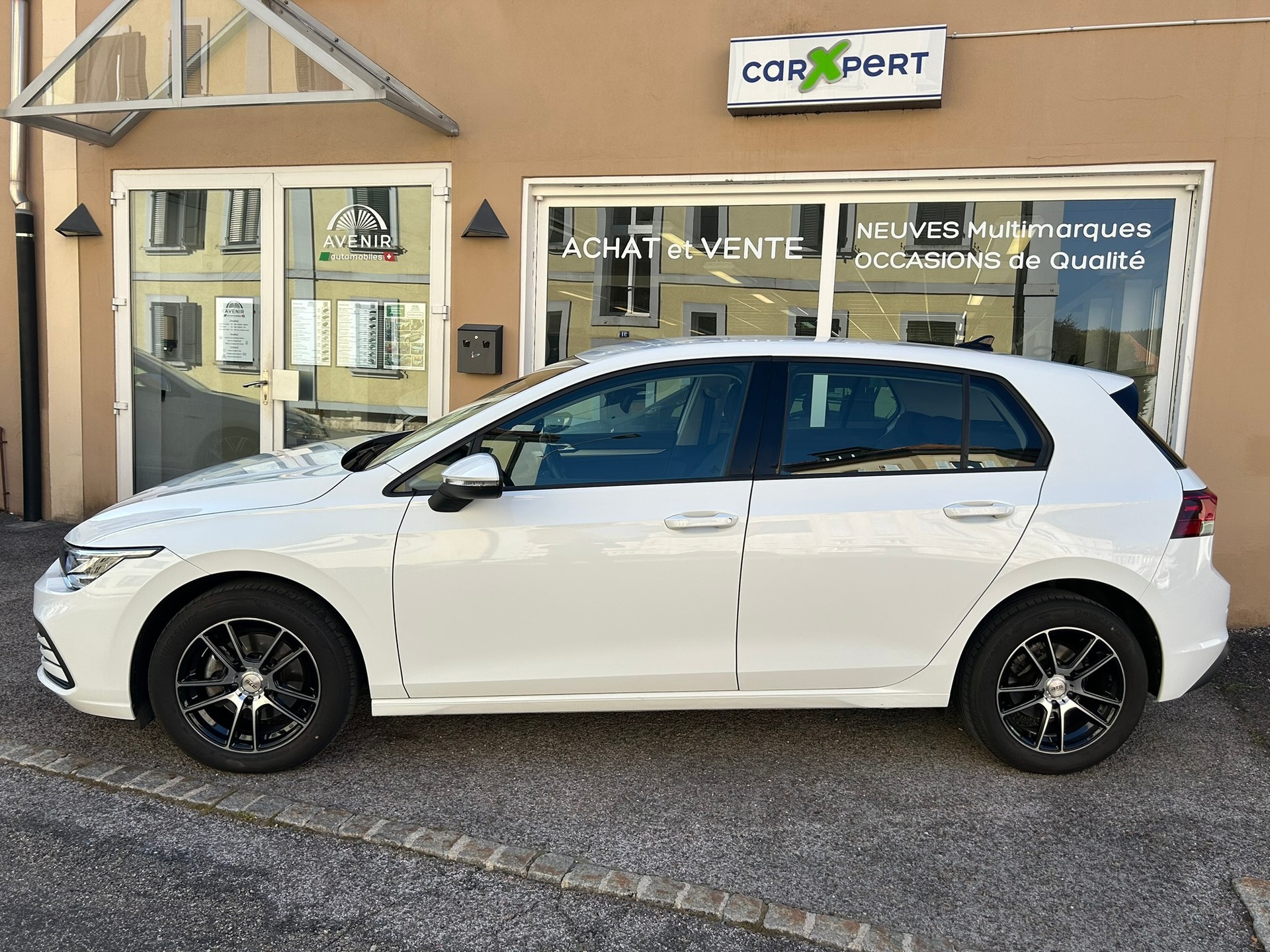 VW Golf VIII 1.0 TSI Life-image-1
