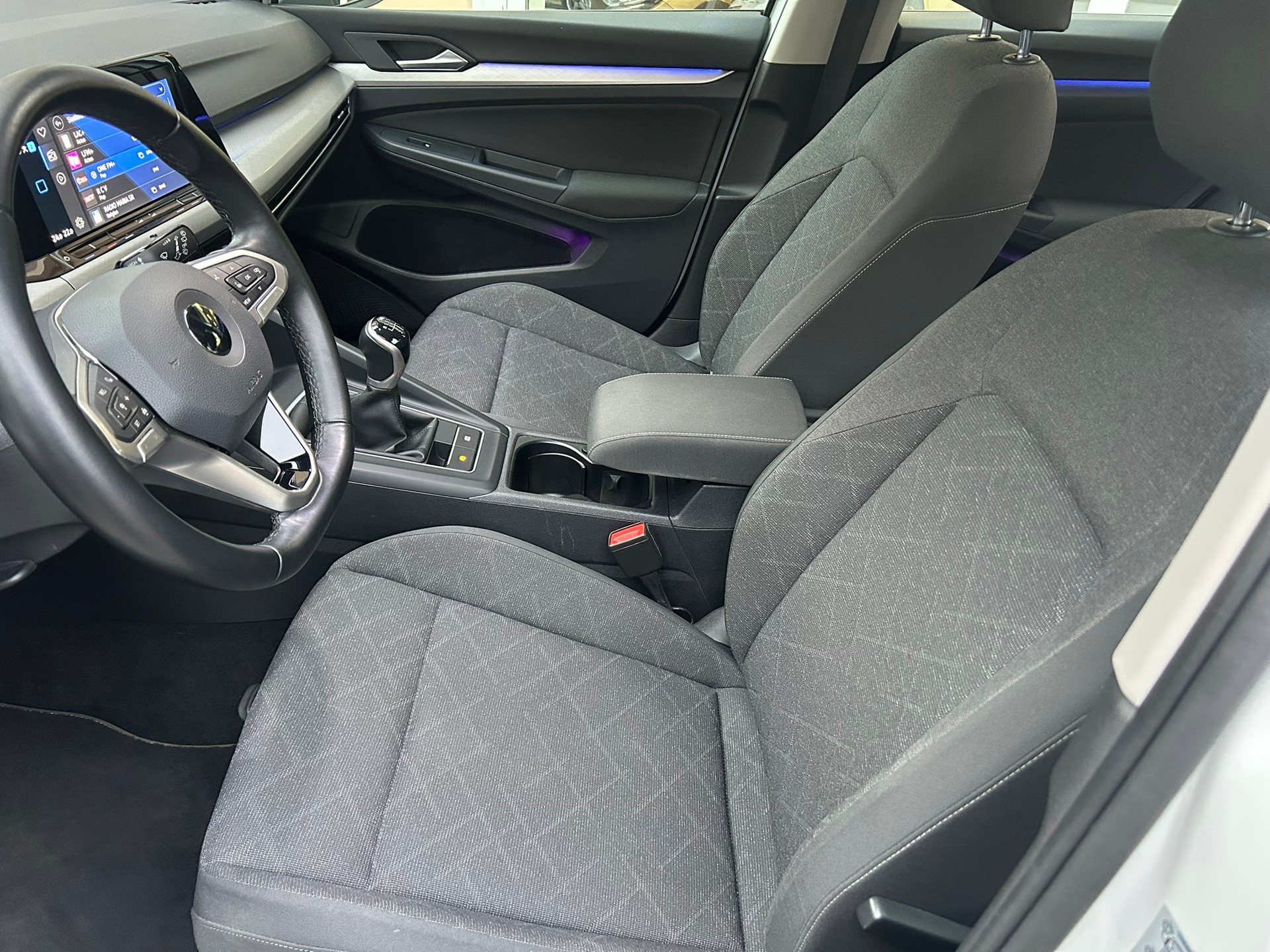 VW Golf VIII 1.0 TSI Life-image-6