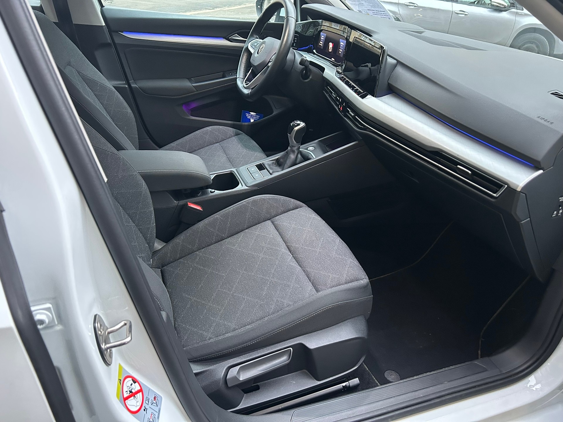 VW Golf VIII 1.0 TSI Life-image-10