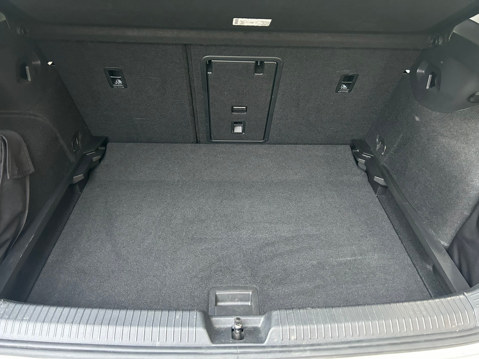 VW Golf VIII 1.0 TSI Life-image-12