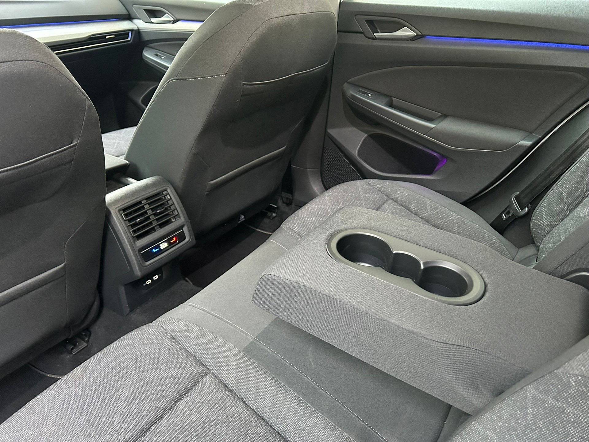 VW Golf VIII 1.0 TSI Life-image-11