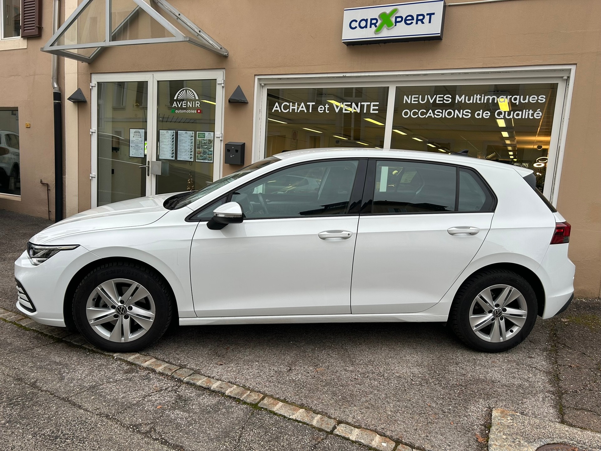 VW Golf VIII 1.0 TSI Life-image-1
