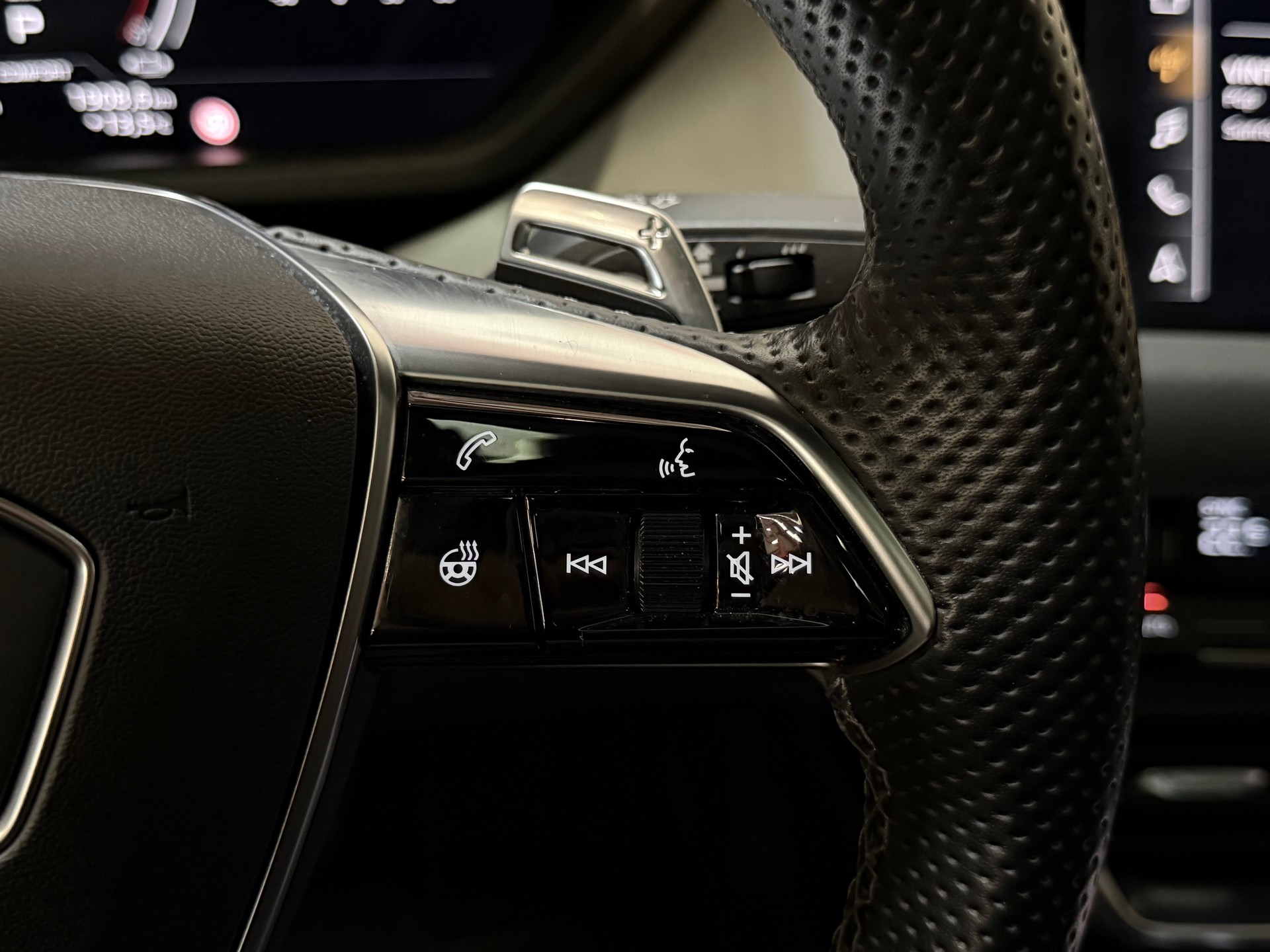 AUDI e-tron GT quattro-image-25