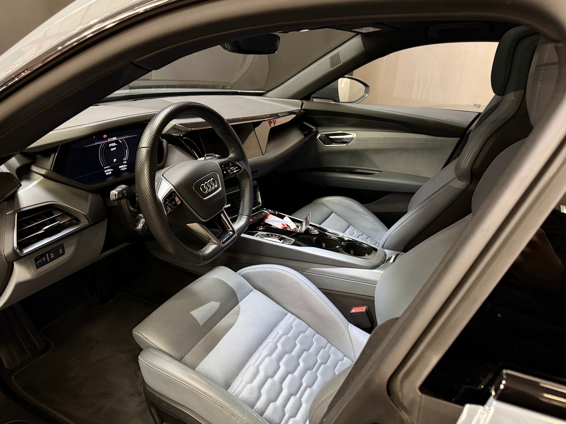 AUDI e-tron GT quattro-image-11