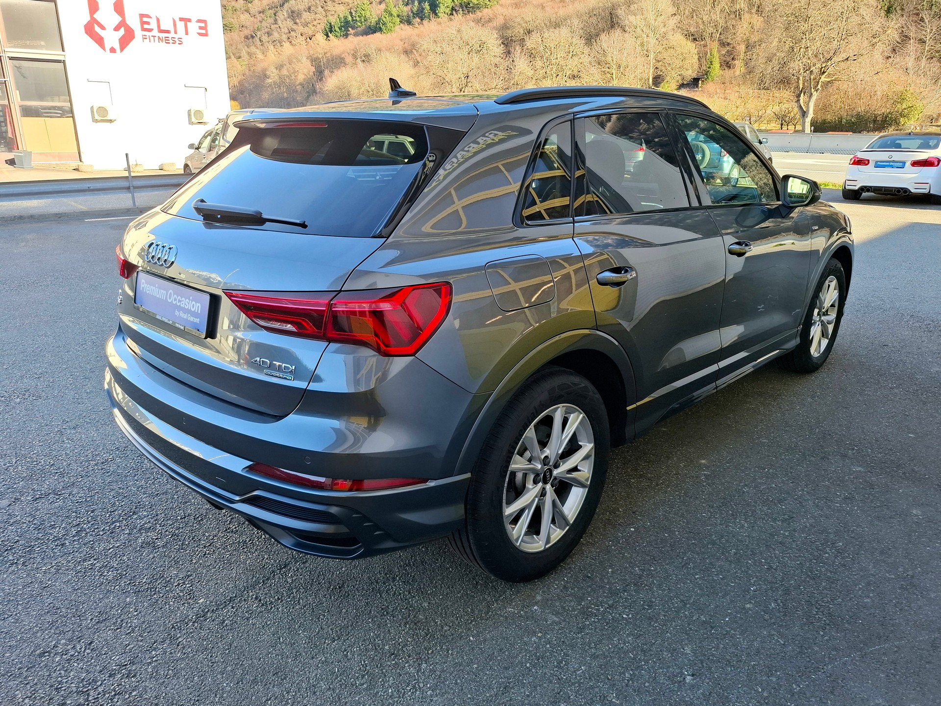 AUDI Q3 40 TDI S line quattro S-tronic-image-4