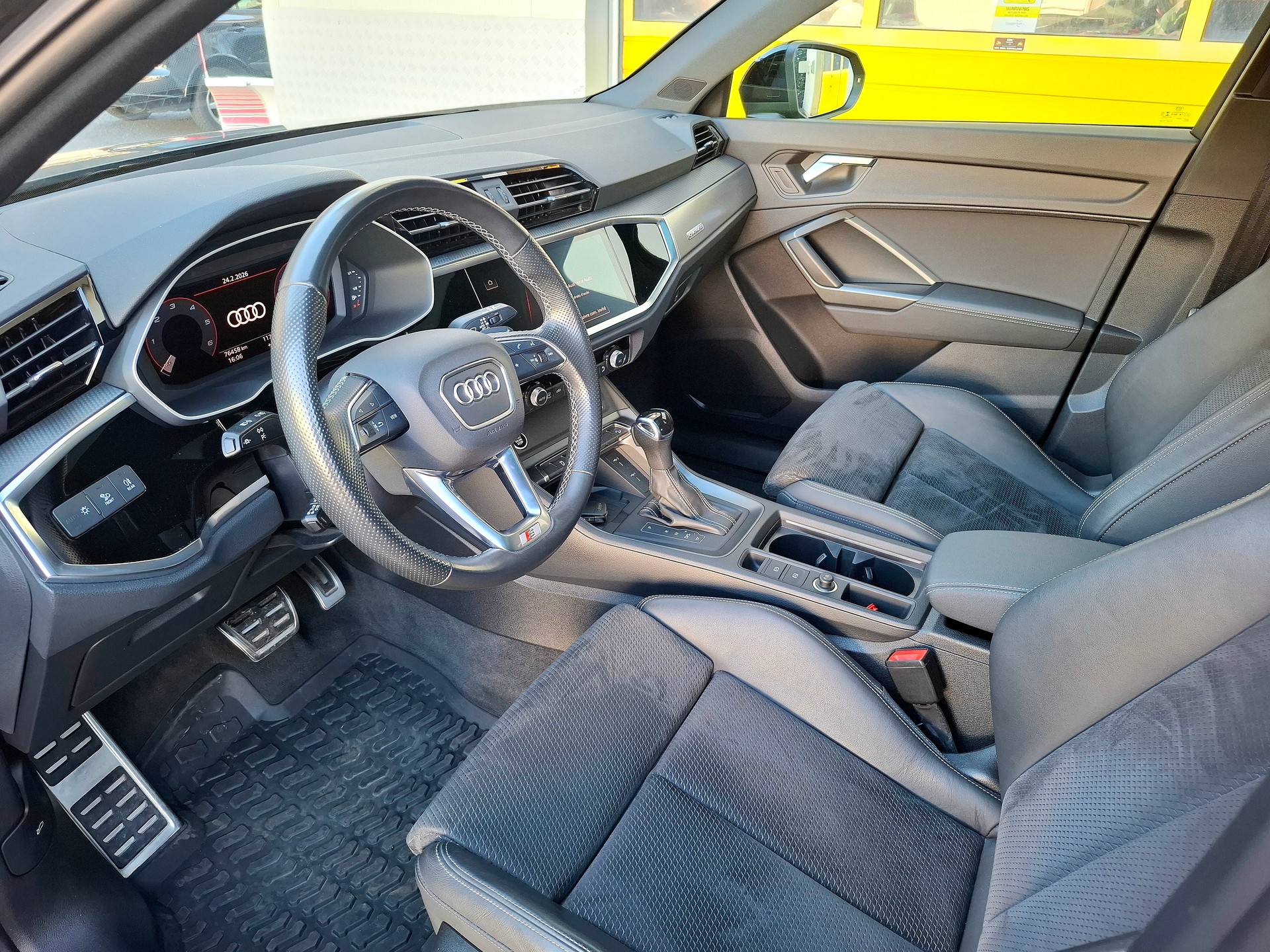 AUDI Q3 40 TDI S line quattro S-tronic-image-10