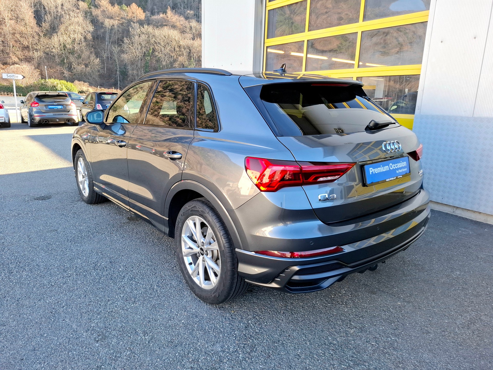 AUDI Q3 40 TDI S line quattro S-tronic-image-6