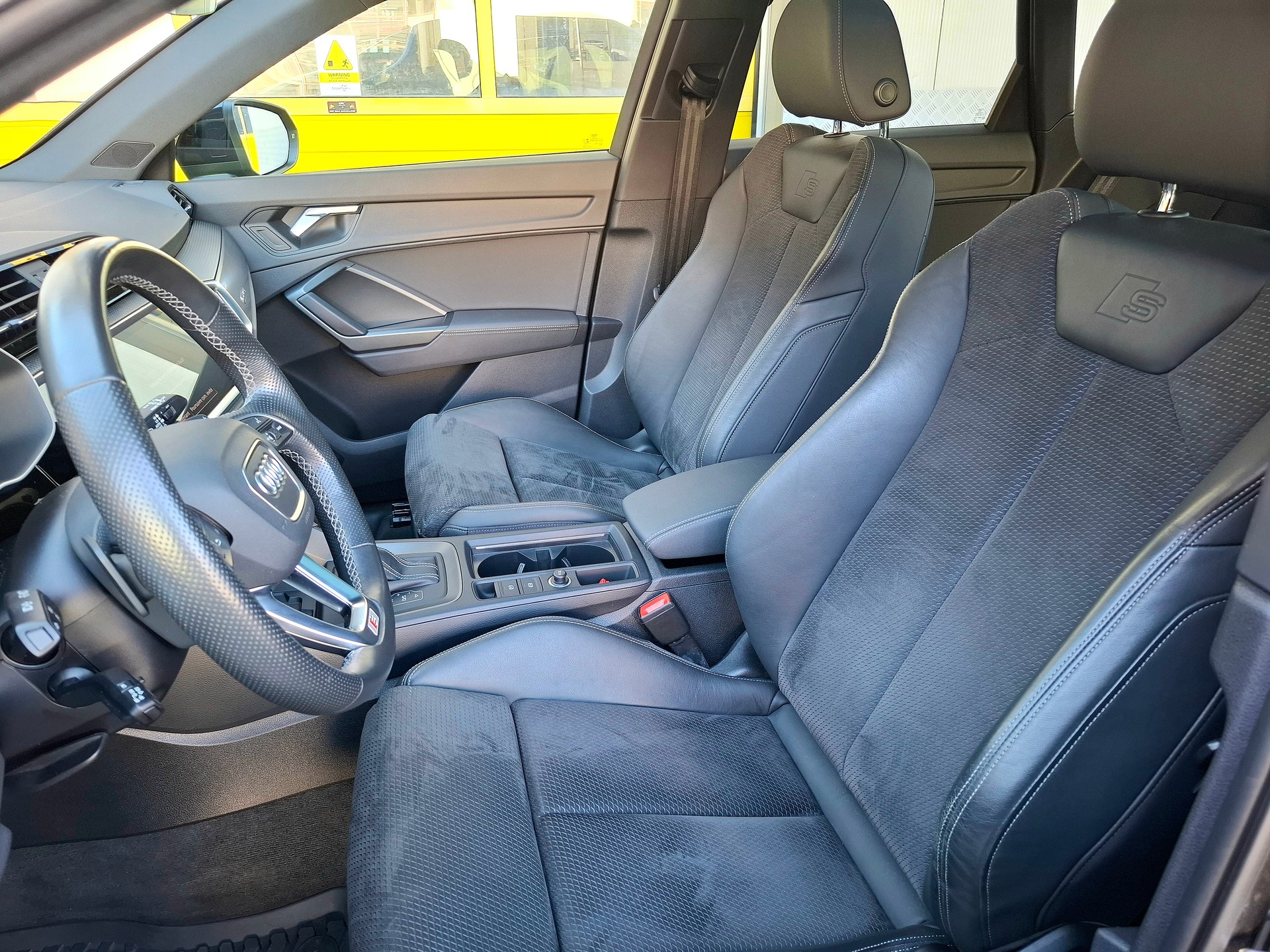 AUDI Q3 40 TDI S line quattro S-tronic-image-11