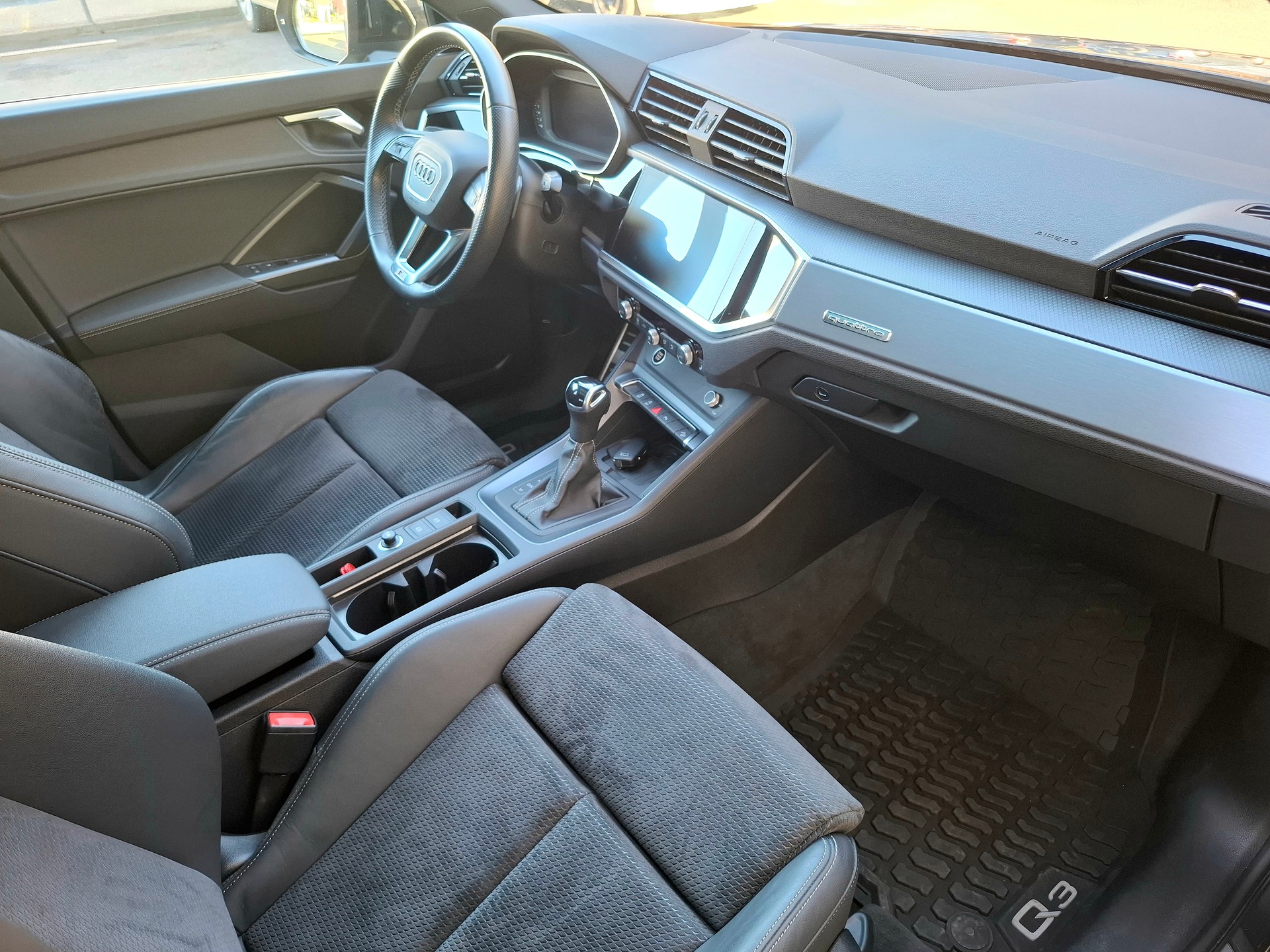 AUDI Q3 40 TDI S line quattro S-tronic-image-12