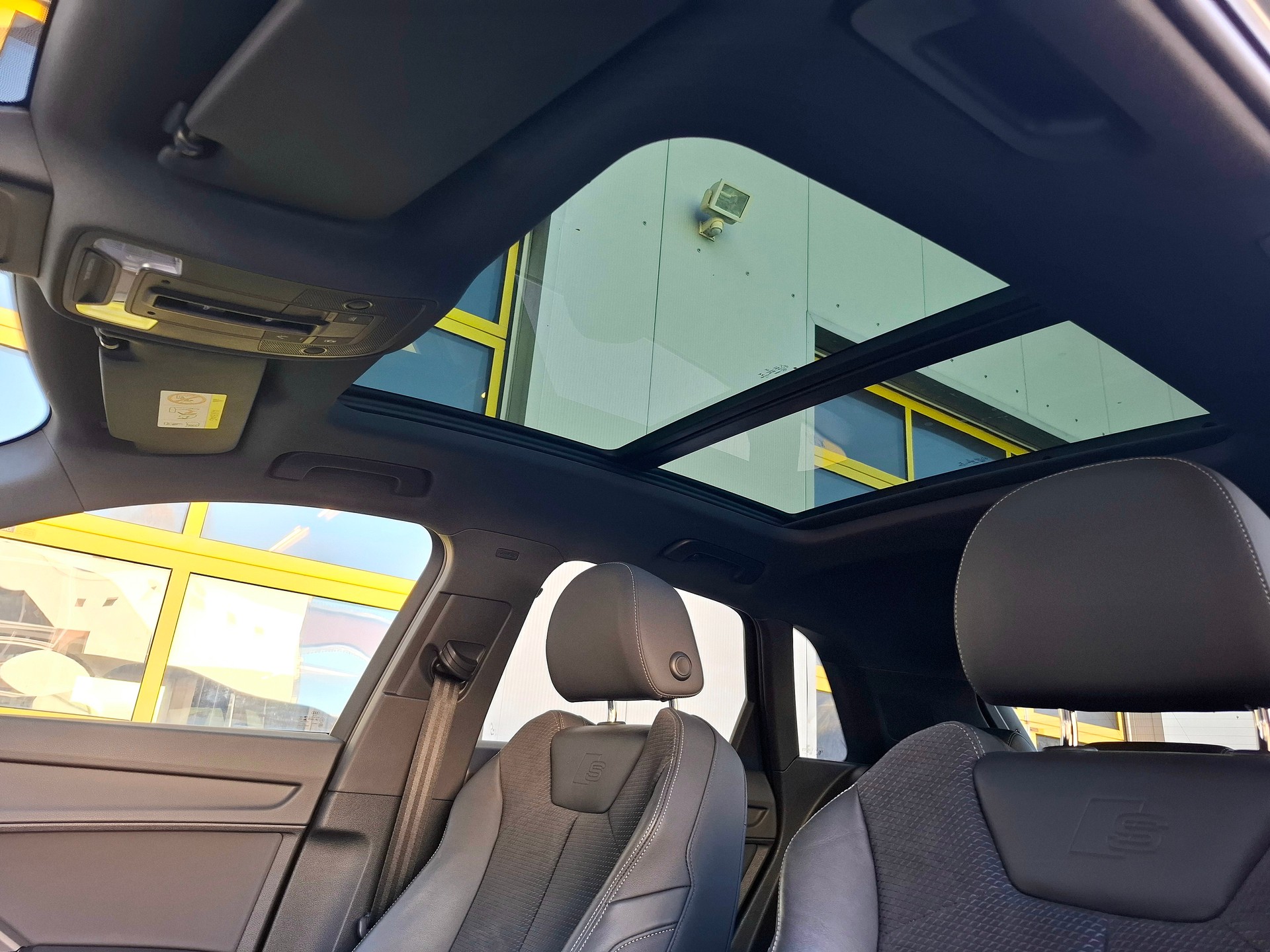 AUDI Q3 40 TDI S line quattro S-tronic-image-14