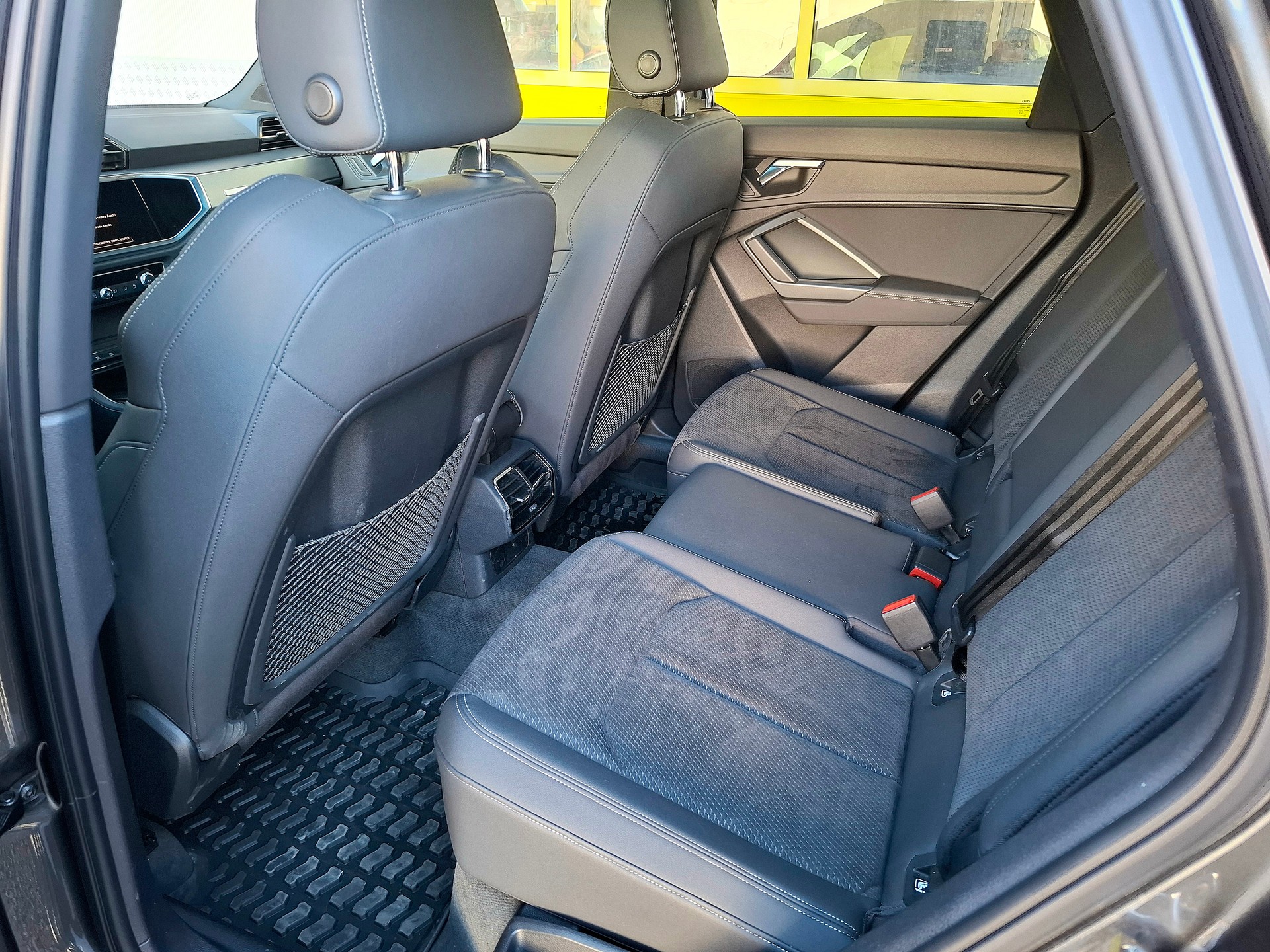 AUDI Q3 40 TDI S line quattro S-tronic-image-13