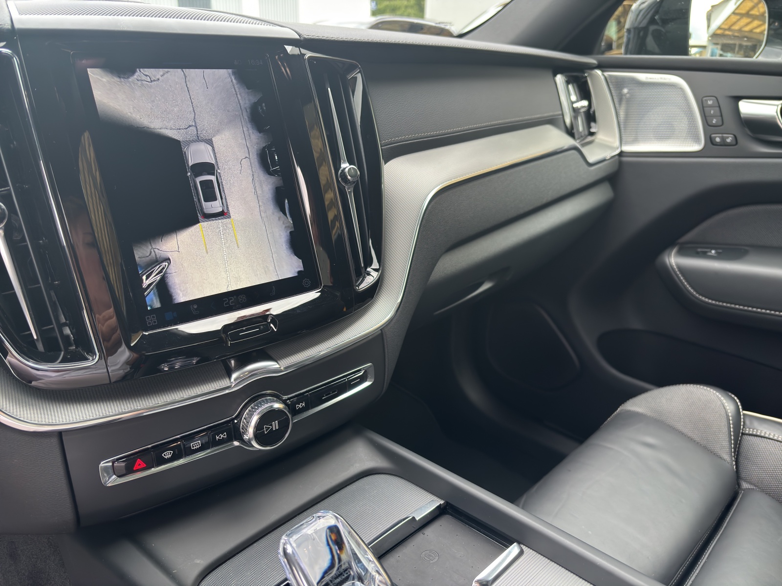 VOLVO XC60 2.0 T8 TE Polestar eAWD-image-6