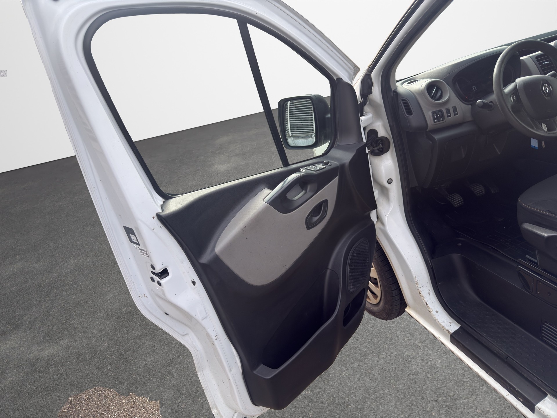RENAULT Trafic 1.6 dCi 90 2.9t Access L1H1-image-10