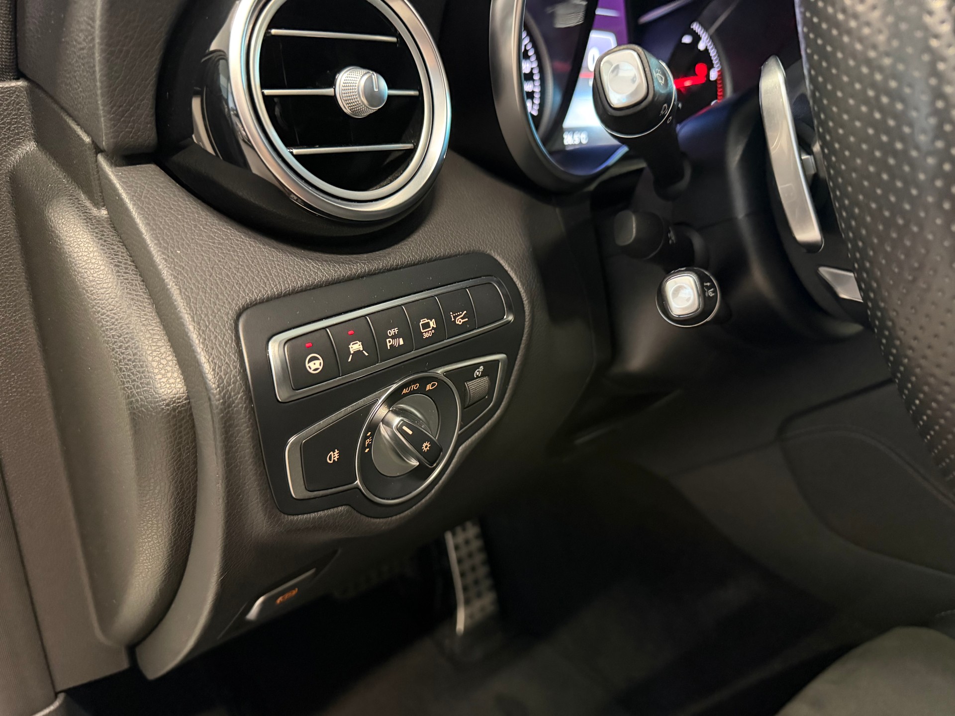 MERCEDES-BENZ GLC 350 d AMG Line 4Matic 9G-Tronic-image-13