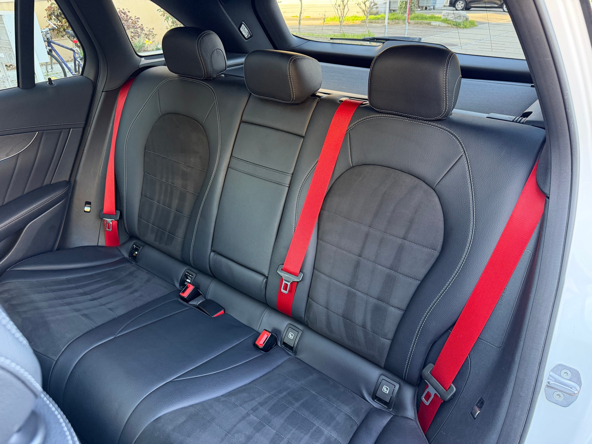 MERCEDES-BENZ GLC 350 d AMG Line 4Matic 9G-Tronic-image-25