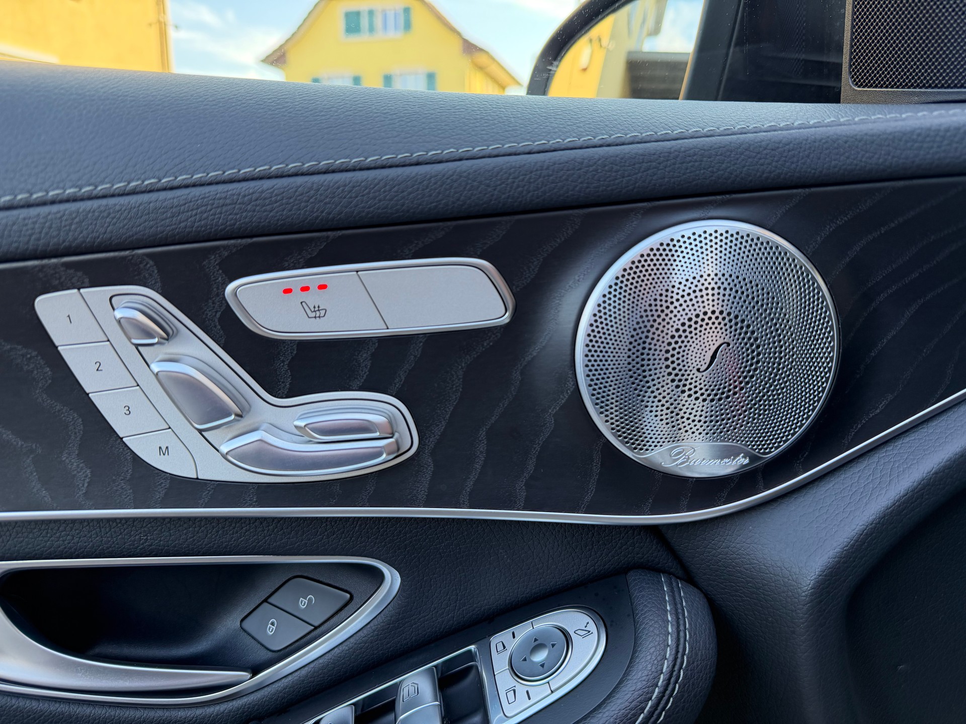 MERCEDES-BENZ GLC 350 d AMG Line 4Matic 9G-Tronic-image-13