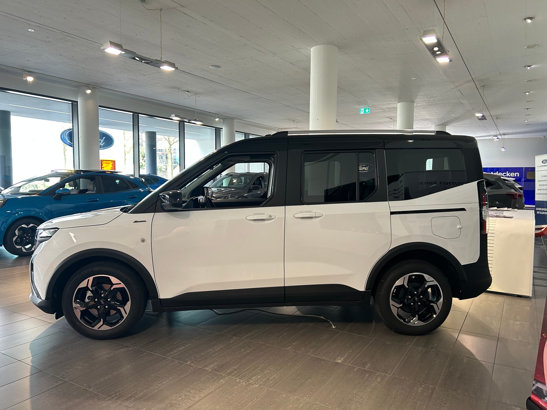 FORD Tourneo Courier 1.0 EcoBoost Active Automat-showroom-element-3