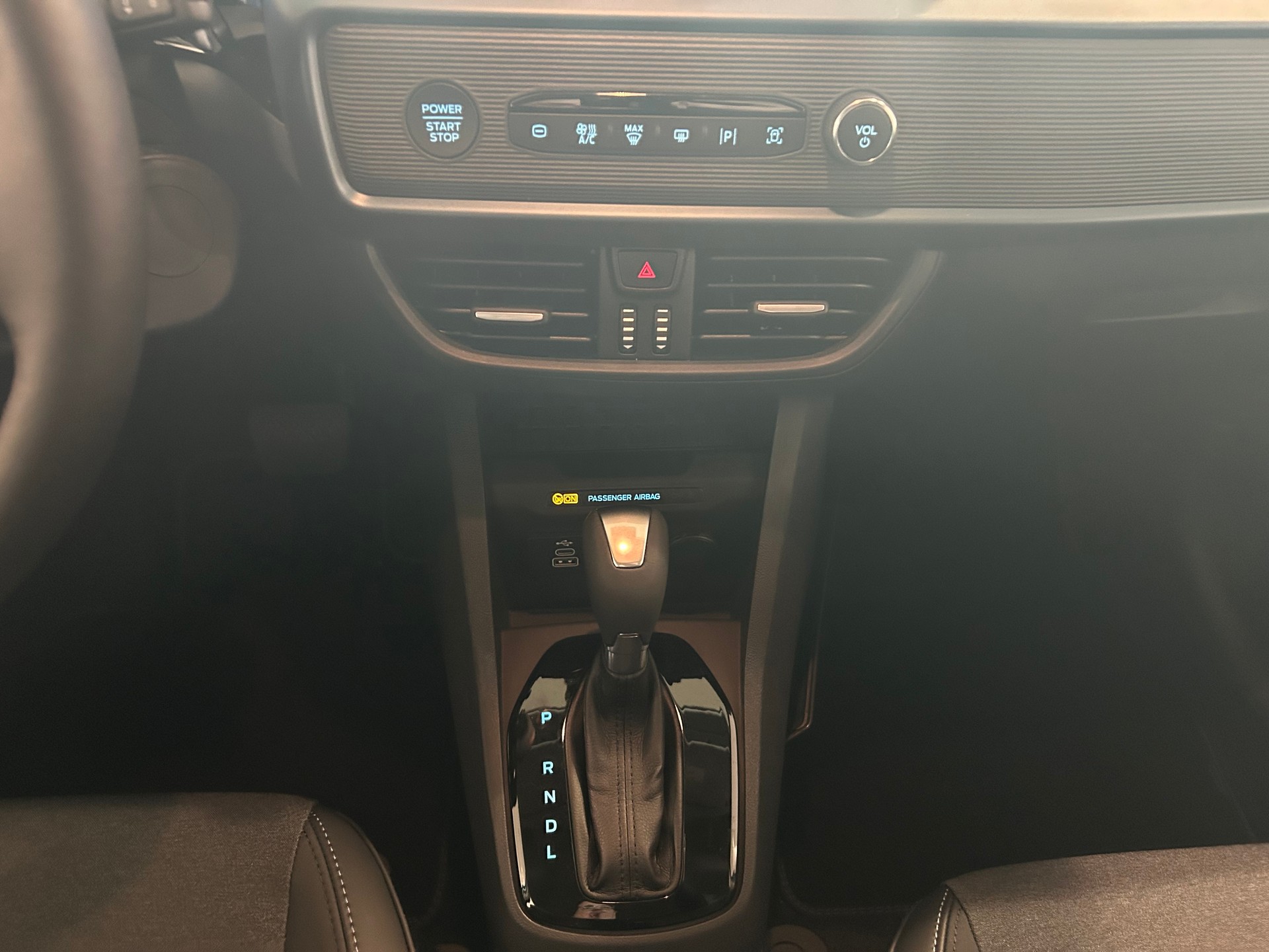 FORD Tourneo Courier 1.0 EcoBoost Active Automat-image-10