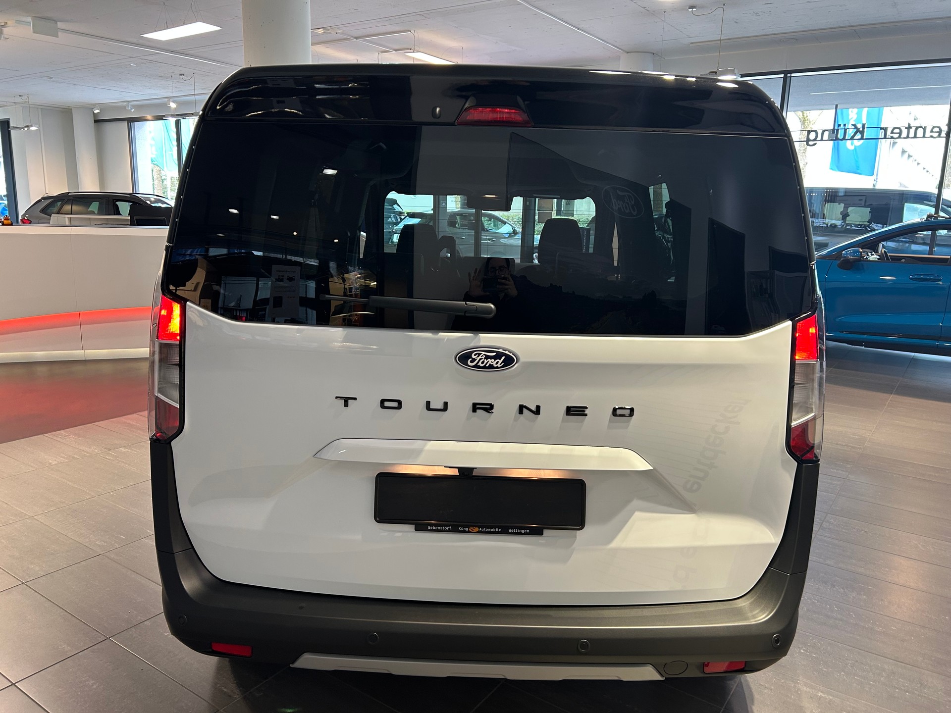 FORD Tourneo Courier 1.0 EcoBoost Active Automat-image-4