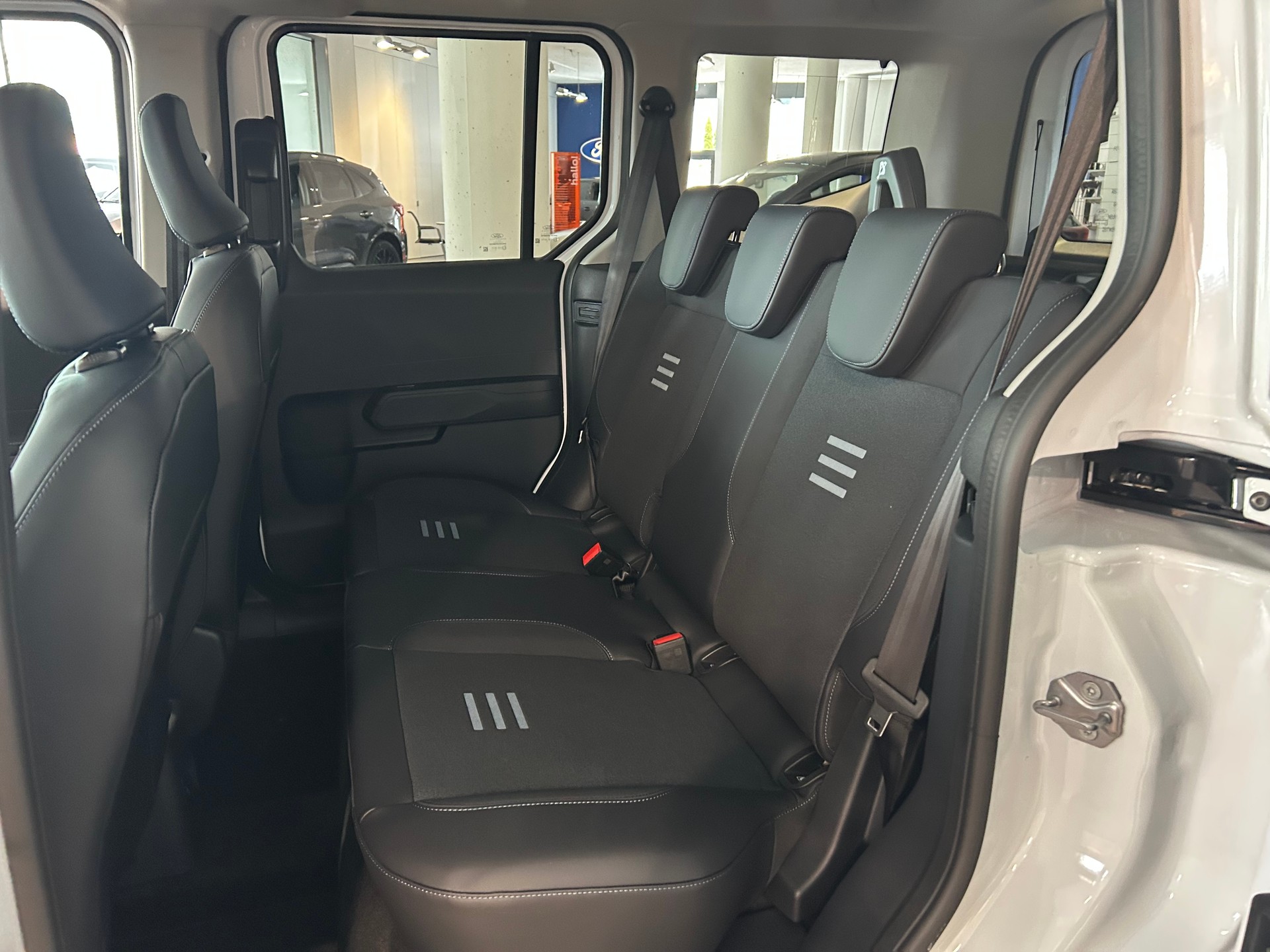 FORD Tourneo Courier 1.0 EcoBoost Active Automat-image-11
