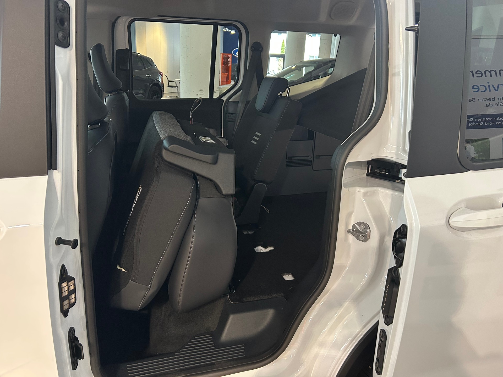 FORD Tourneo Courier 1.0 EcoBoost Active Automat-image-12