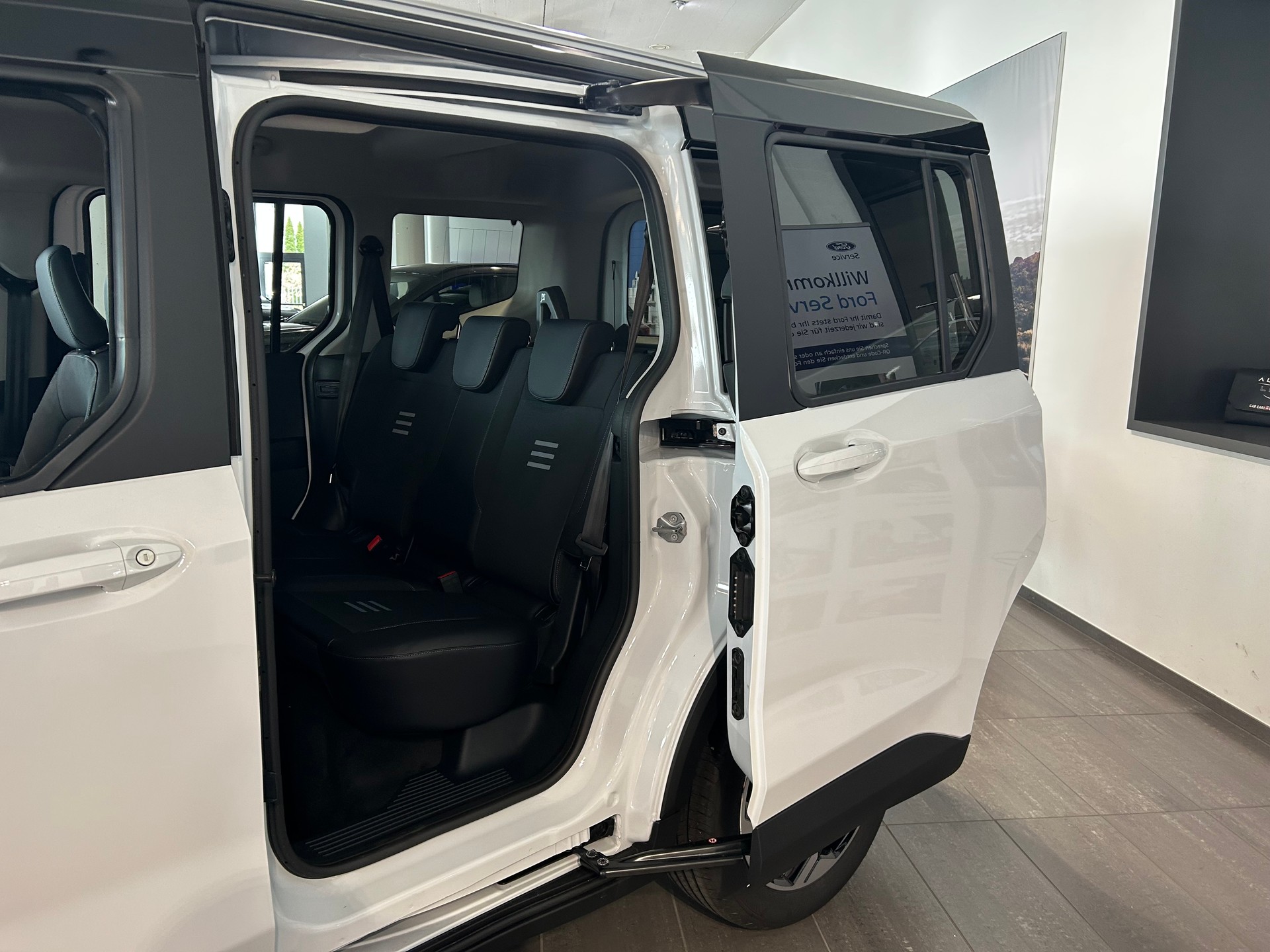 FORD Tourneo Courier 1.0 EcoBoost Active Automat-image-13