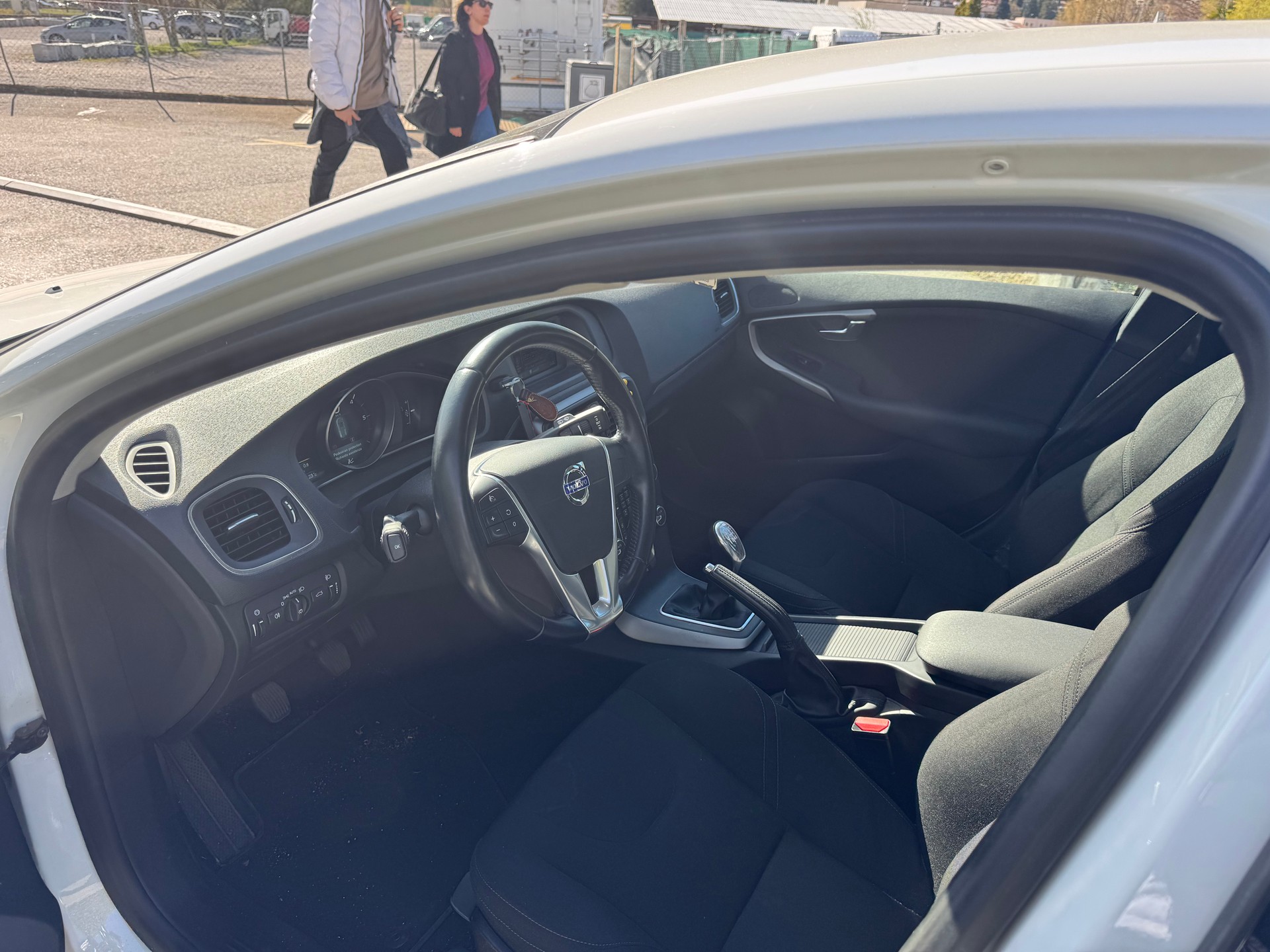 VOLVO V40 D2 Momentum-image-8