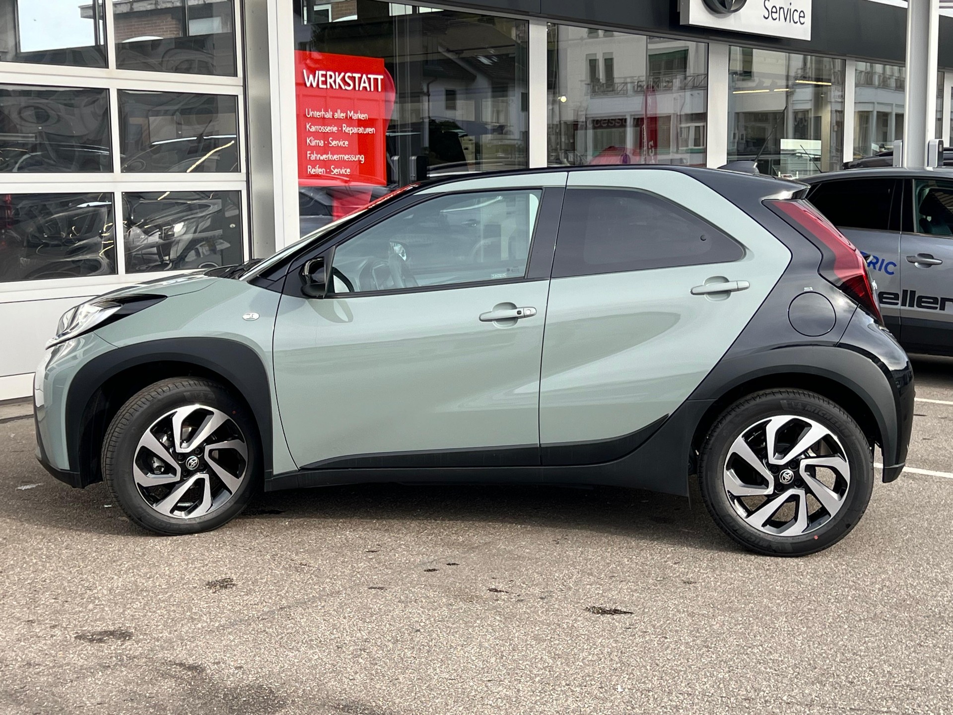 TOYOTA Aygo X 1.0 VVT-i Trend-showroom-element-3
