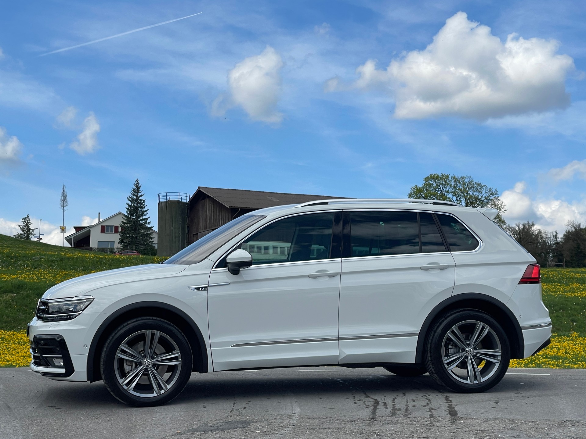 VW Tiguan 2.0TSI Highline 4Motion DSG-showroom-element-1