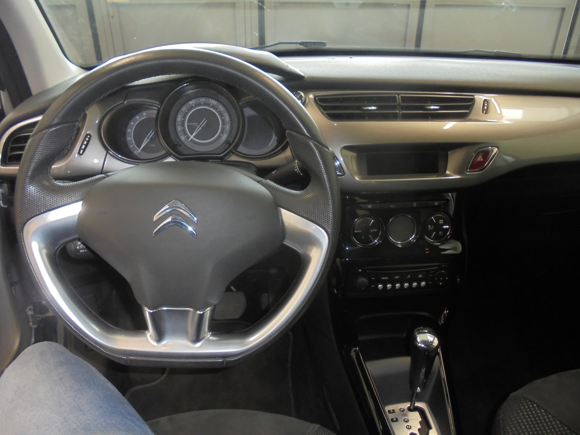 CITROEN C3 1.6i 16V Exclusive Automatic-image-5