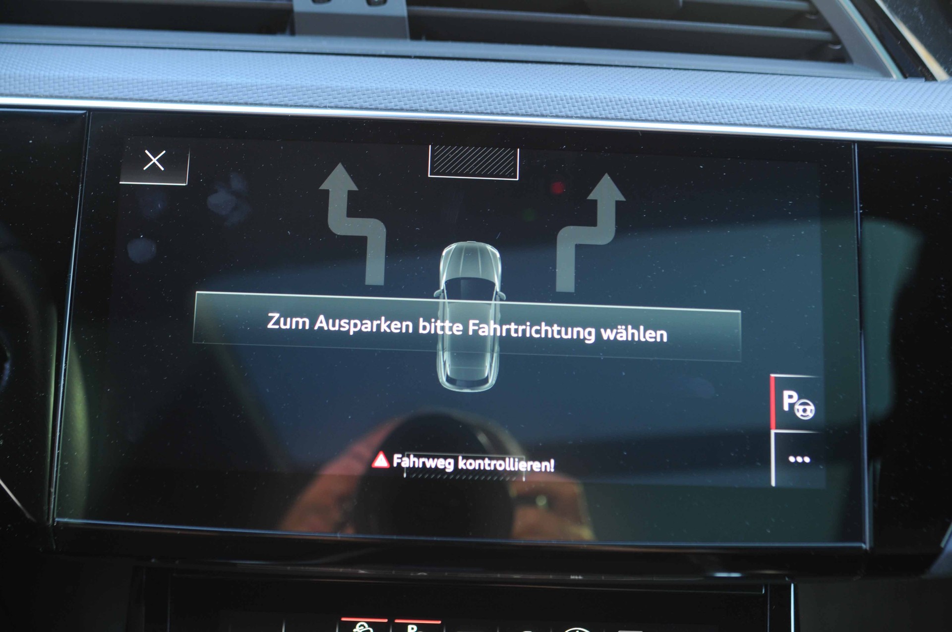 AUDI Q8 55 e-tron S line quattro-image-29