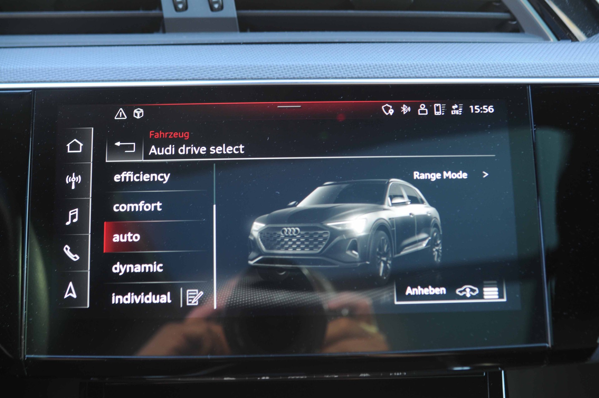 AUDI Q8 55 e-tron S line quattro-image-25