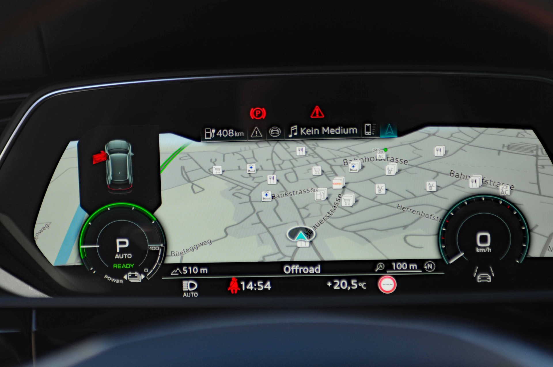 AUDI Q8 55 e-tron S line quattro-image-12