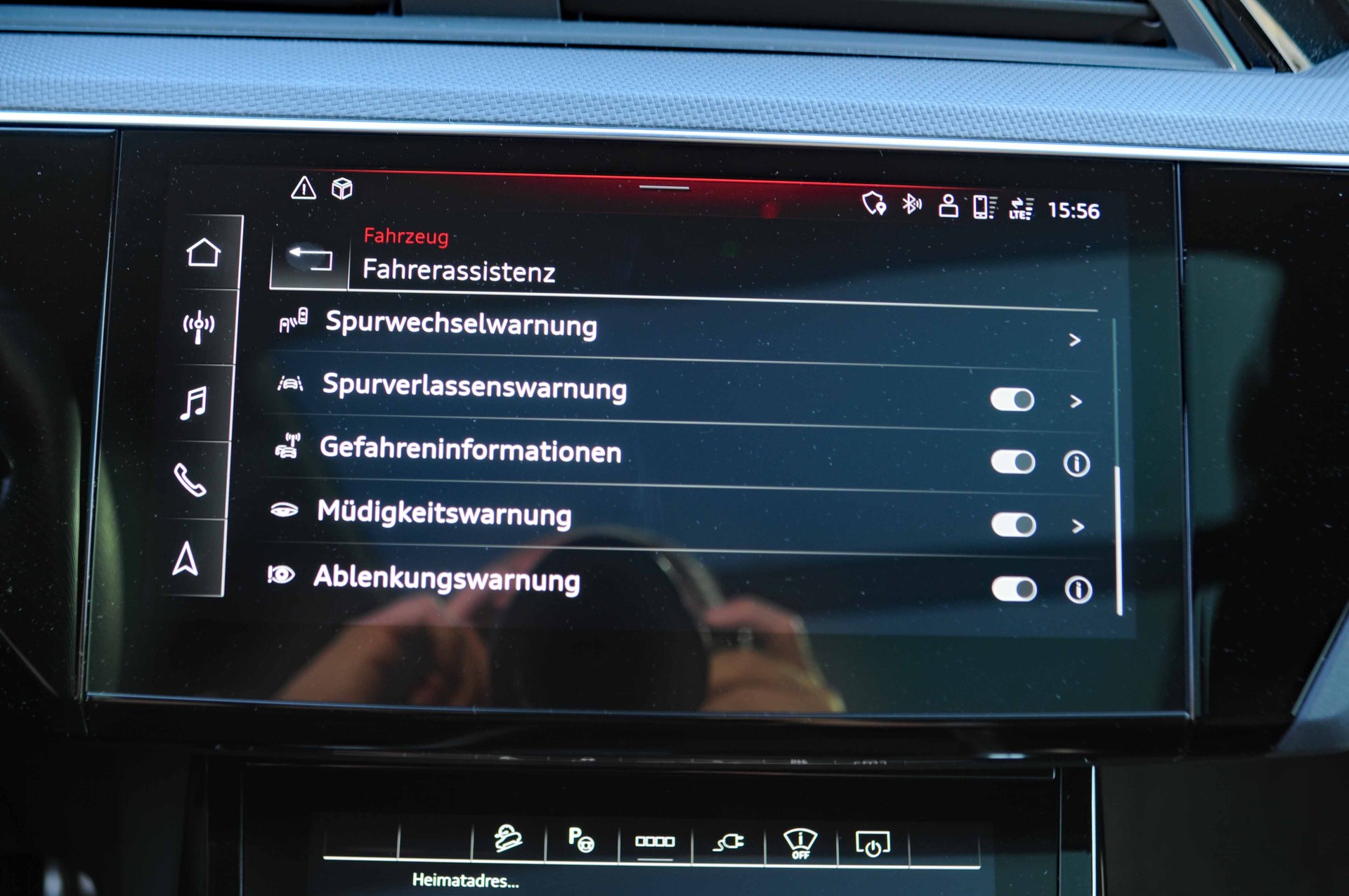 AUDI Q8 55 e-tron S line quattro-image-27