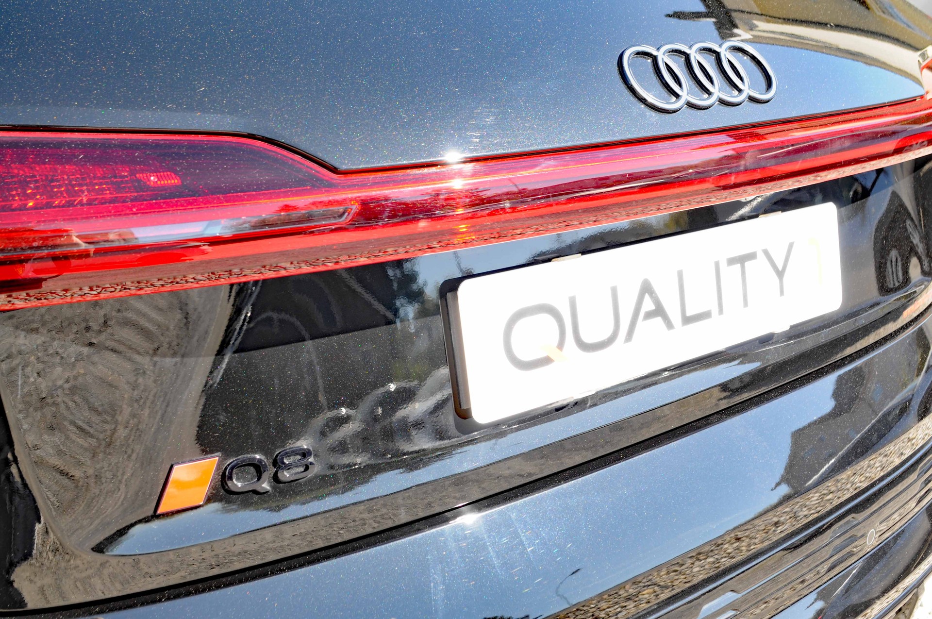 AUDI Q8 55 e-tron S line quattro-image-20