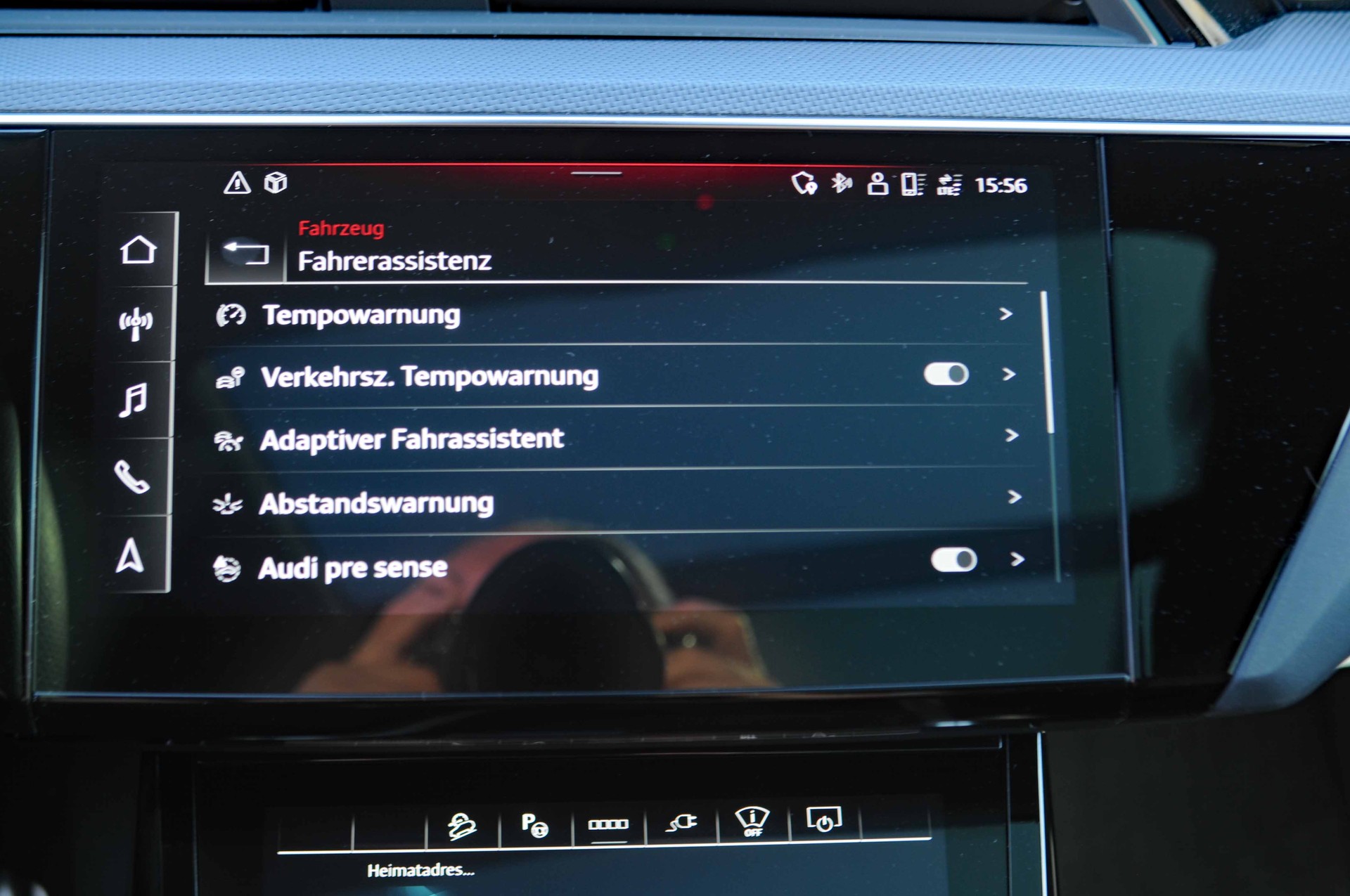 AUDI Q8 55 e-tron S line quattro-image-26
