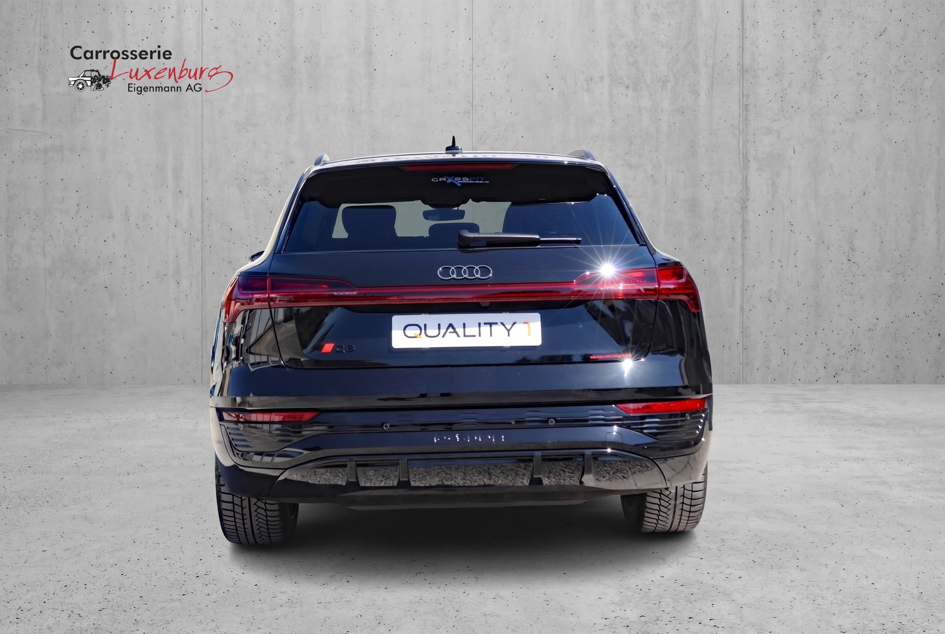 AUDI Q8 55 e-tron S line quattro-image-5