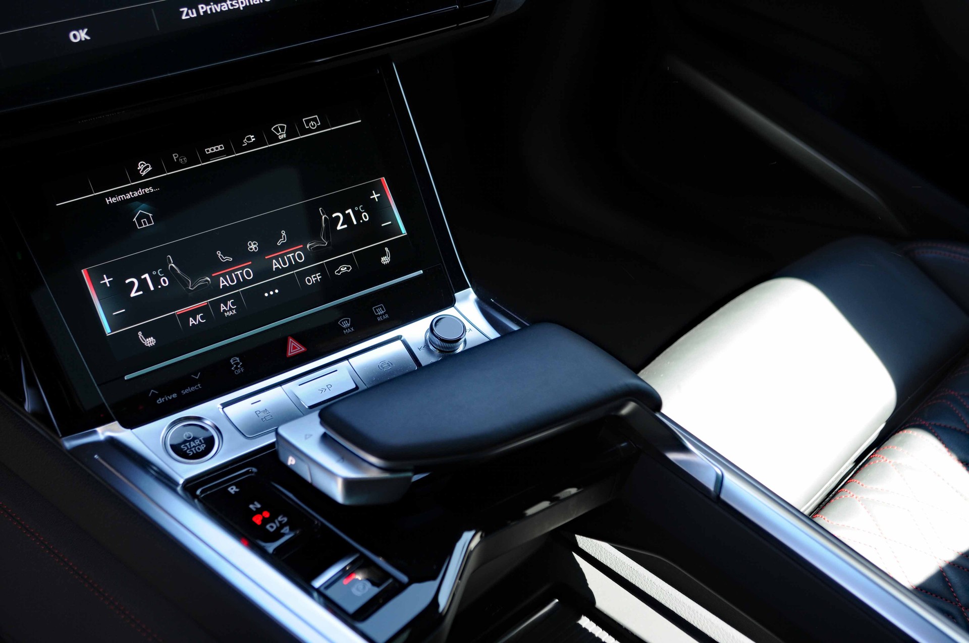 AUDI Q8 55 e-tron S line quattro-image-17