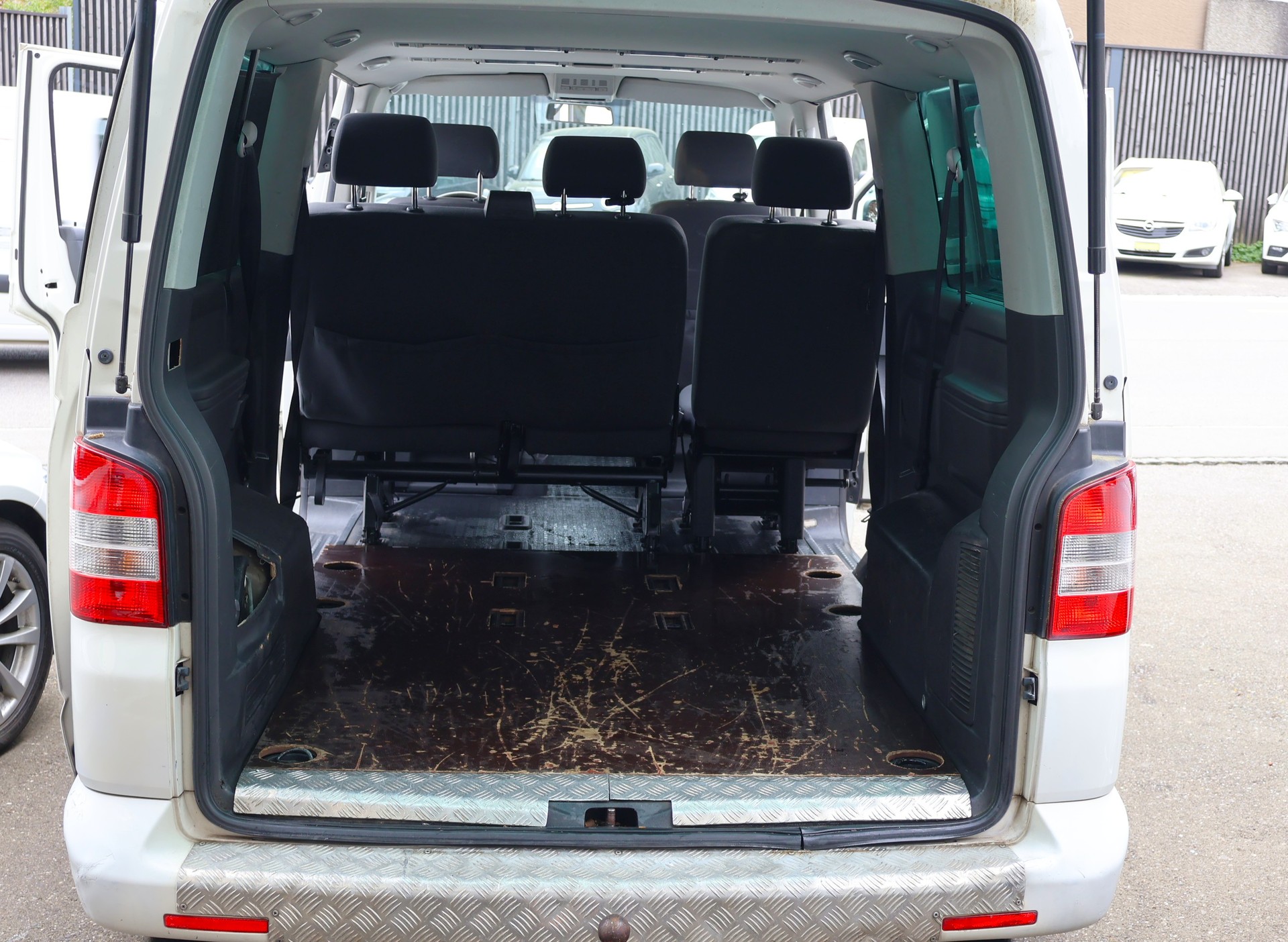 VW T5 Caravelle Comfort 2.5TDI PD 4M-image-9