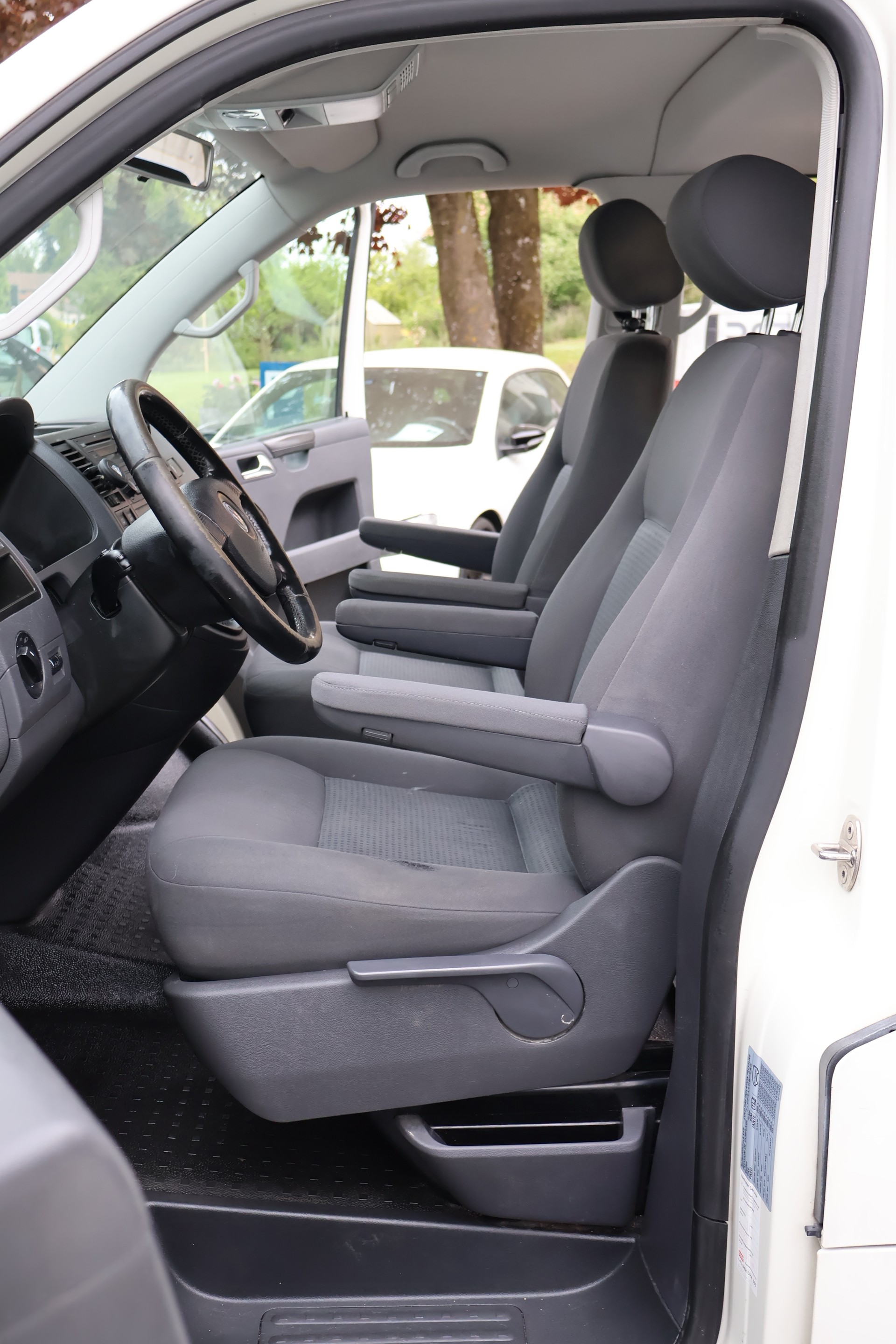VW T5 Caravelle Comfort 2.5TDI PD 4M-image-12