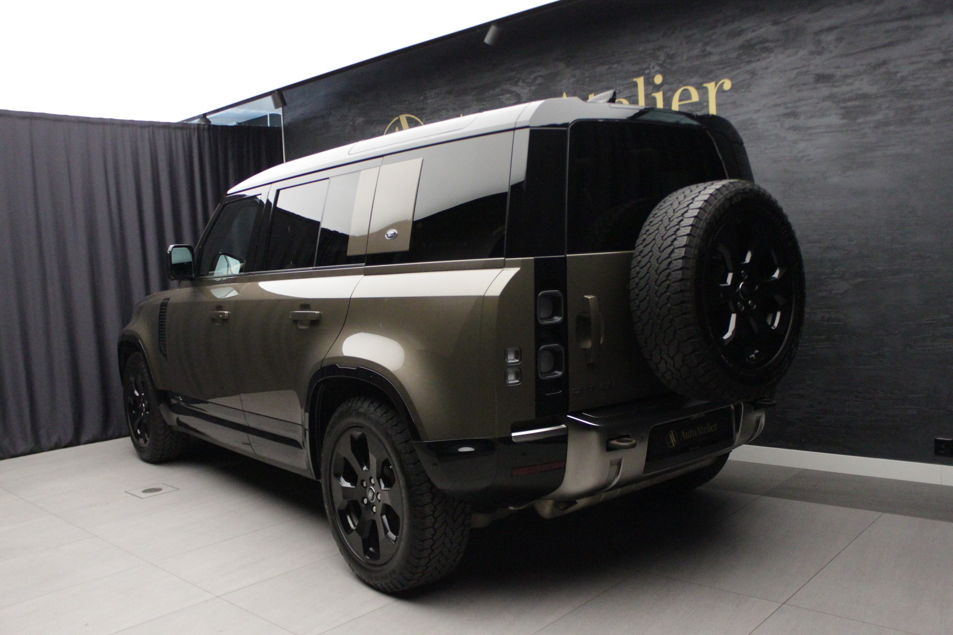 LAND ROVER Defender 110 P400 I6 X 3.0 AT8-image-10