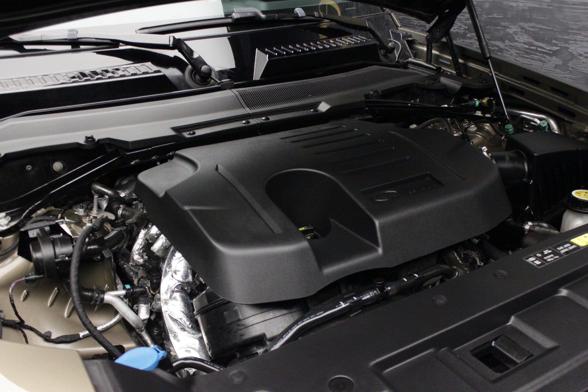 LAND ROVER Defender 110 P400 I6 X 3.0 AT8-image-26