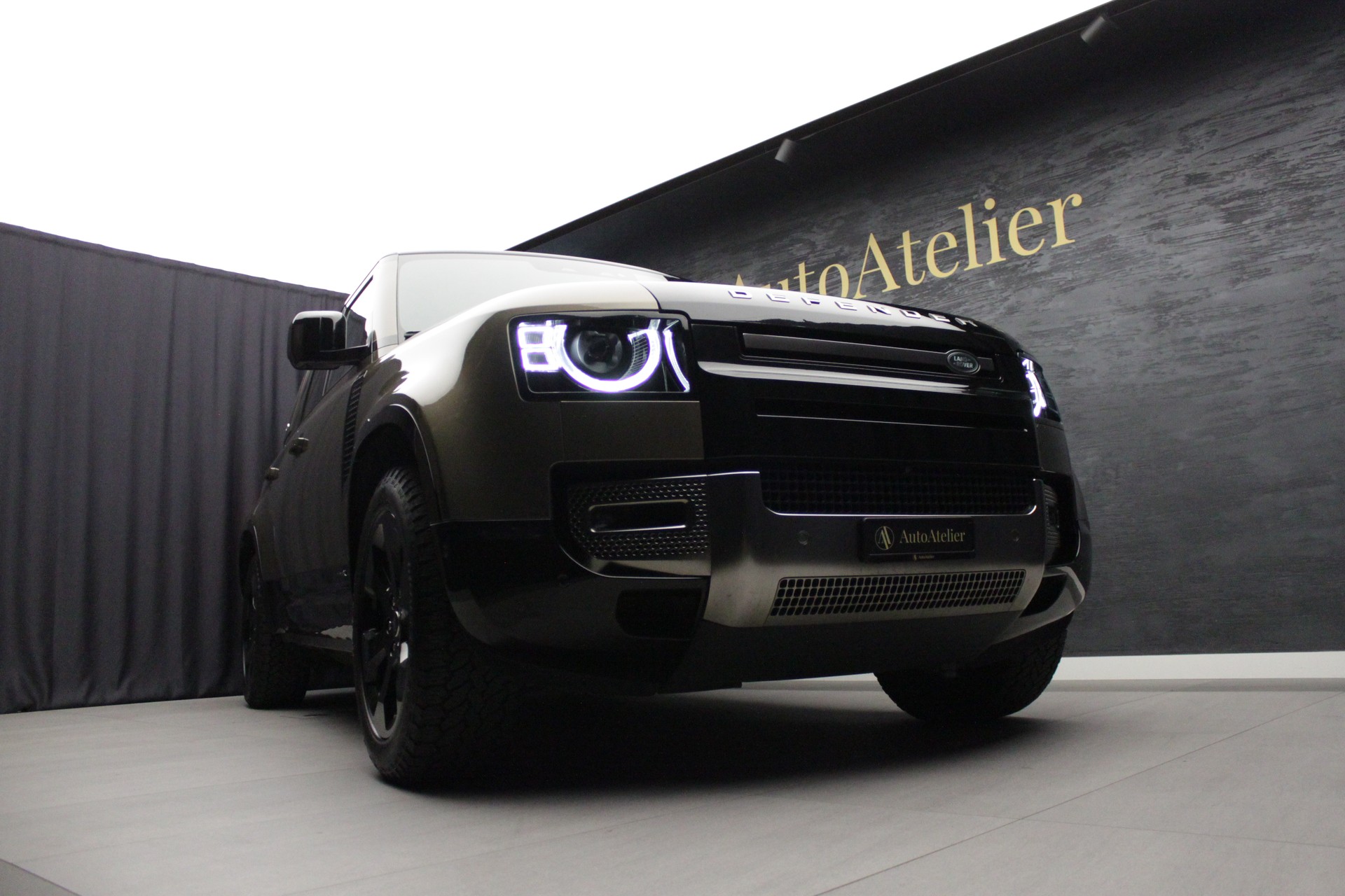 LAND ROVER Defender 110 P400 I6 X 3.0 AT8-image-5