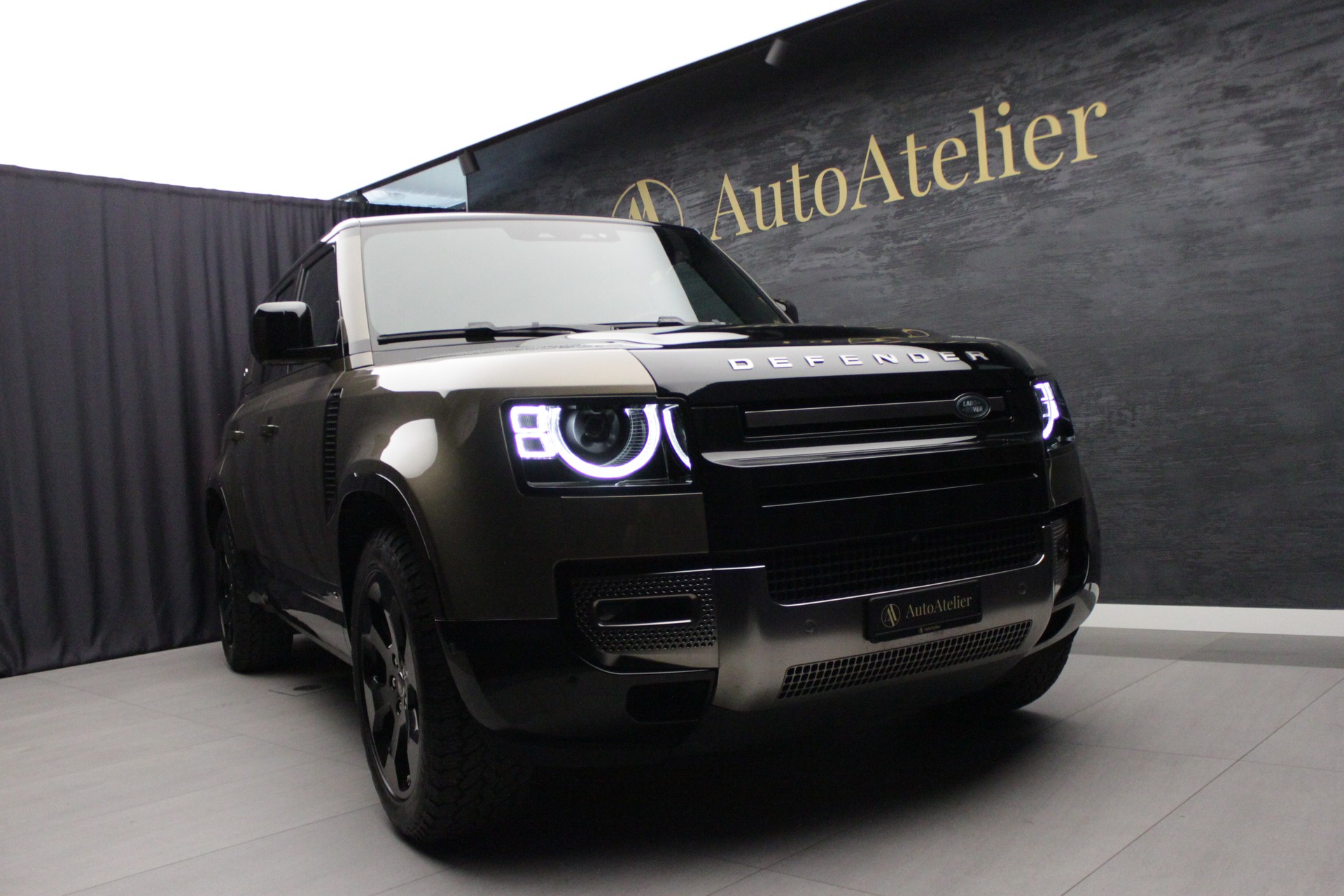 LAND ROVER Defender 110 P400 I6 X 3.0 AT8-image-4