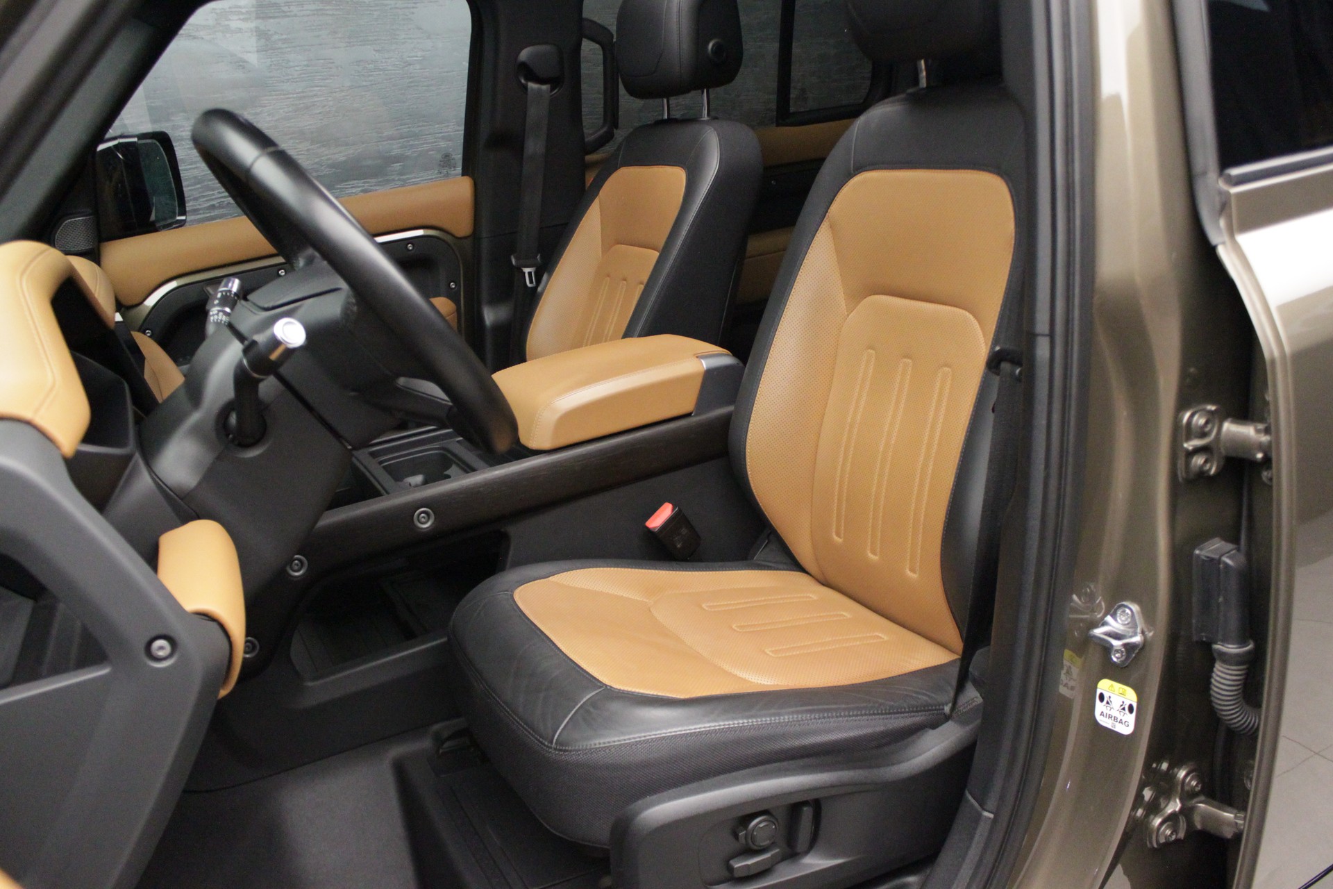 LAND ROVER Defender 110 P400 I6 X 3.0 AT8-image-17