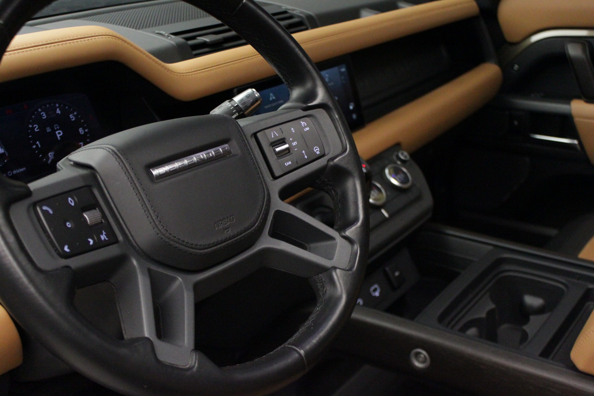 LAND ROVER Defender 110 P400 I6 X 3.0 AT8-image-24