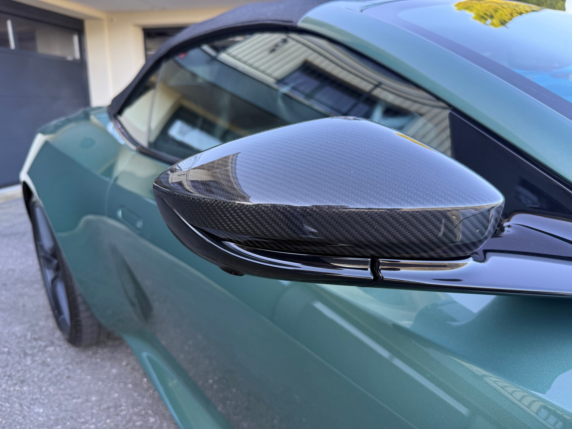 ASTON MARTIN DBS Superleggera Volante-image-5